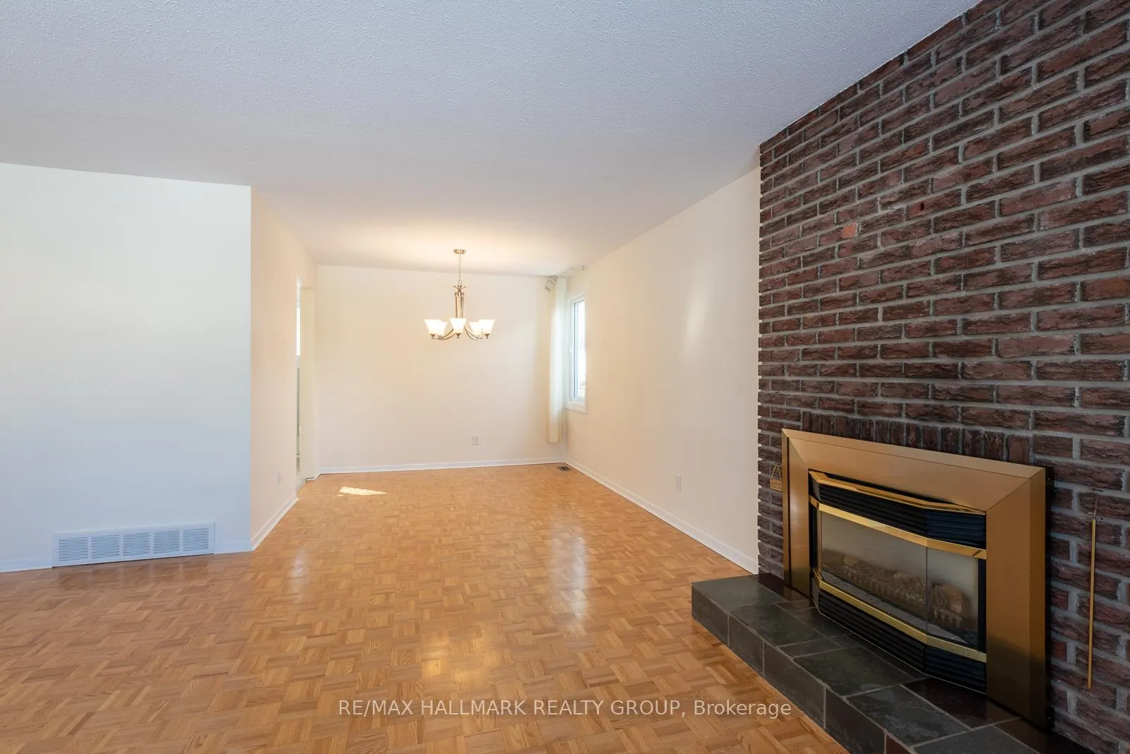 Photo 102 of 2429 Ogilvie Road, Ottawa, Beacon Hill North — HOMEH
