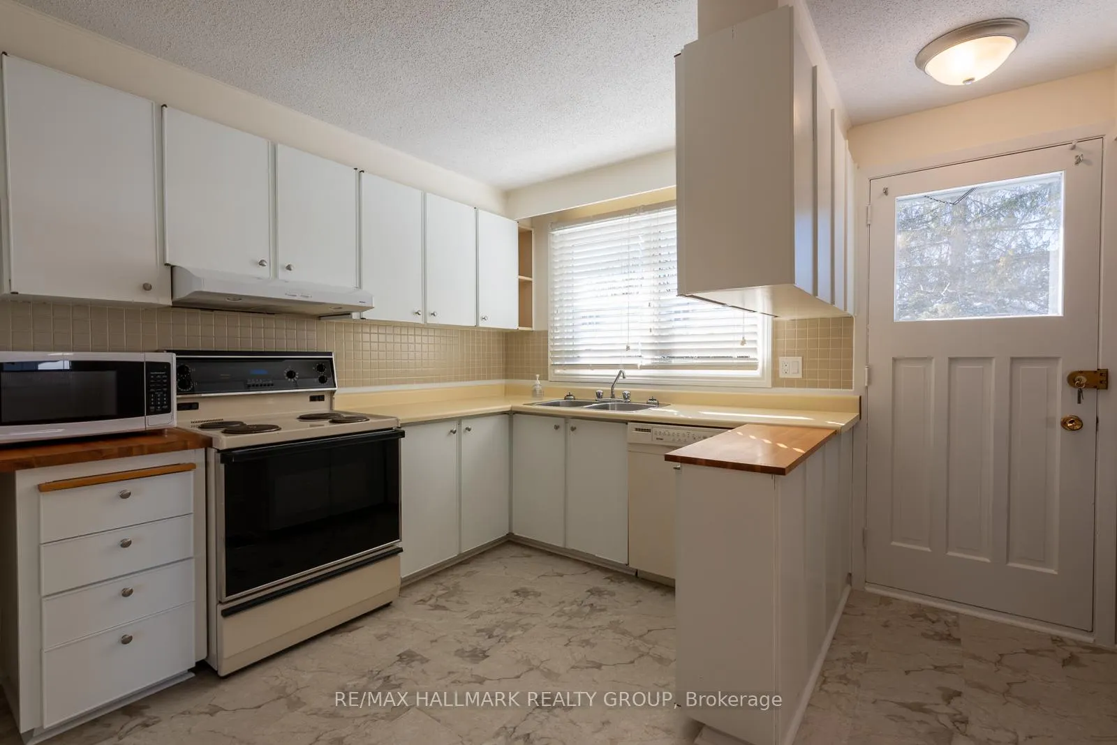 Photo 185 of 2429 Ogilvie Road, Ottawa, Beacon Hill North — HOMEH