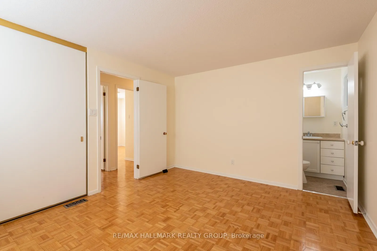 Photo 211 of 2429 Ogilvie Road, Ottawa, Beacon Hill North — HOMEH