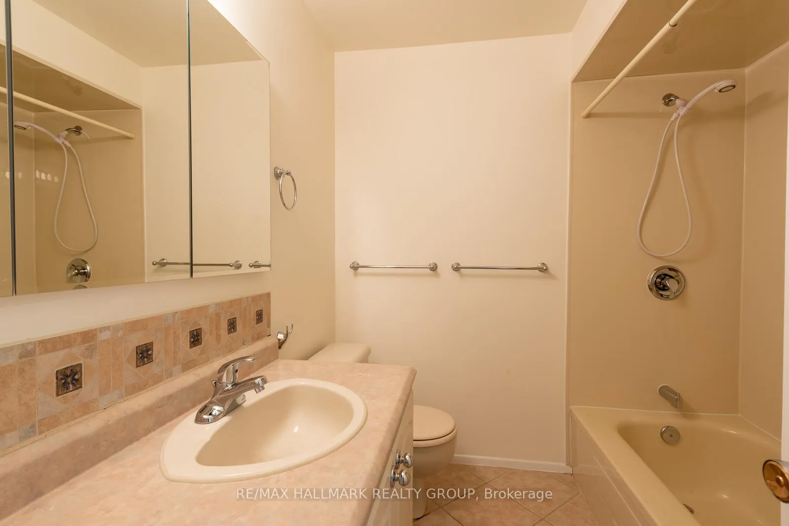 Photo 364 of 2429 Ogilvie Road, Ottawa, Beacon Hill North — HOMEH