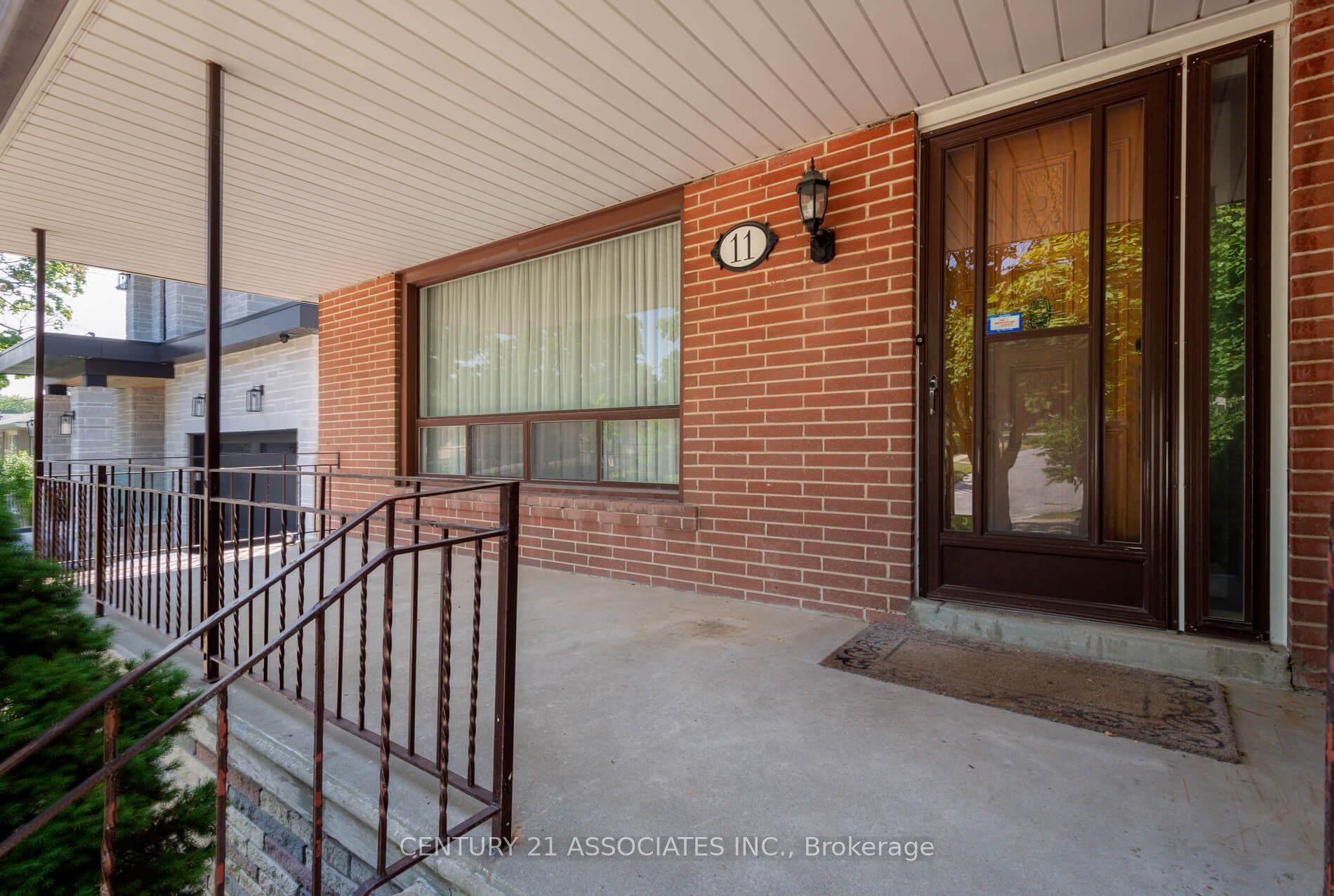 Photo 6 of 11 Drury Lane, Etobicoke, Humber Heights — HOMEH