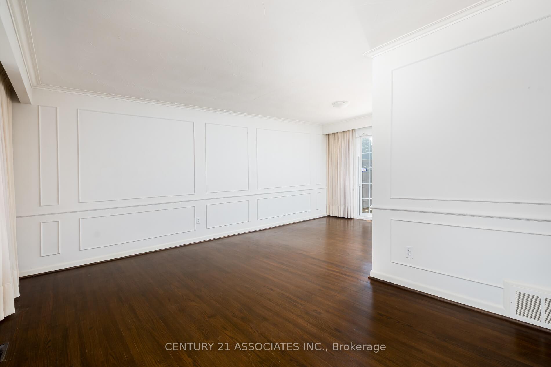 Photo 7 of 11 Drury Lane, Etobicoke, Humber Heights — HOMEH