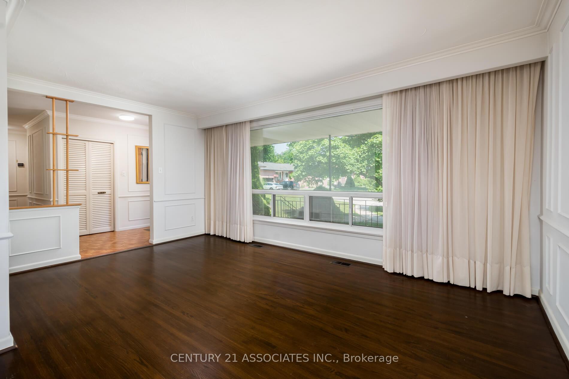 Photo 10 of 11 Drury Lane, Etobicoke, Humber Heights — HOMEH