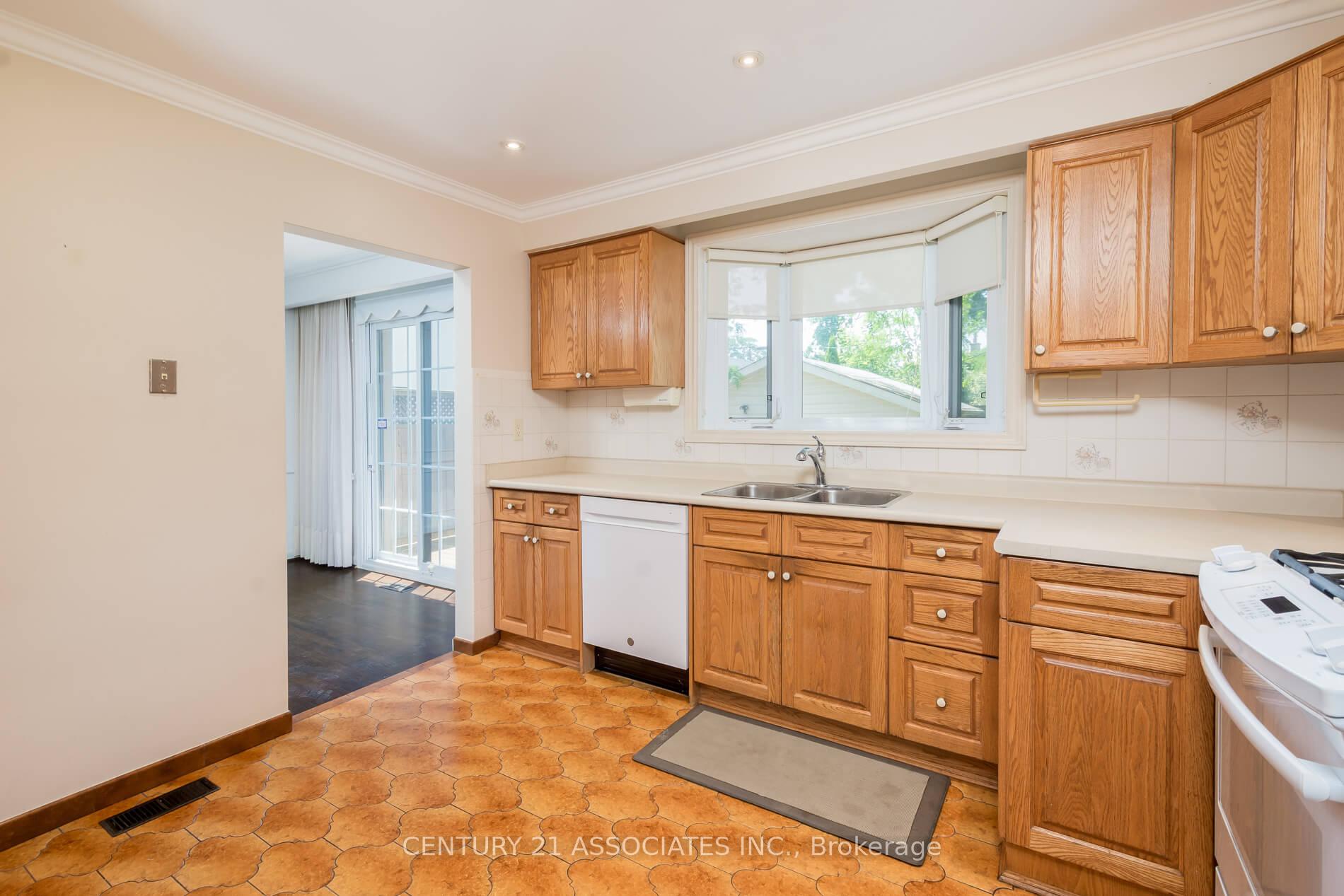 Photo 32 of 11 Drury Lane, Etobicoke, Humber Heights — HOMEH