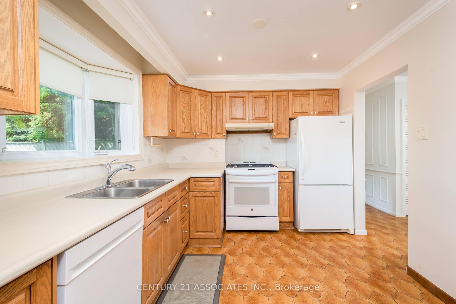 Photo 14 of 11 Drury Lane, Etobicoke, Humber Heights — HOMEH