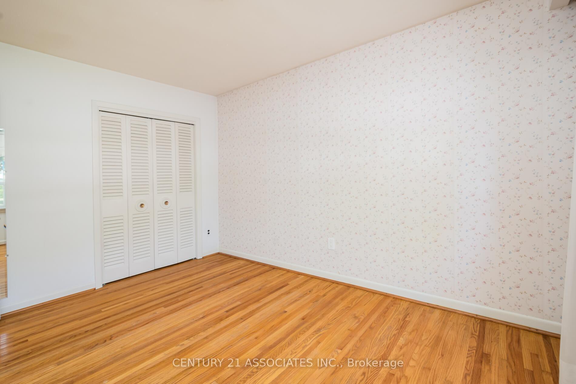 Photo 36 of 11 Drury Lane, Etobicoke, Humber Heights — HOMEH