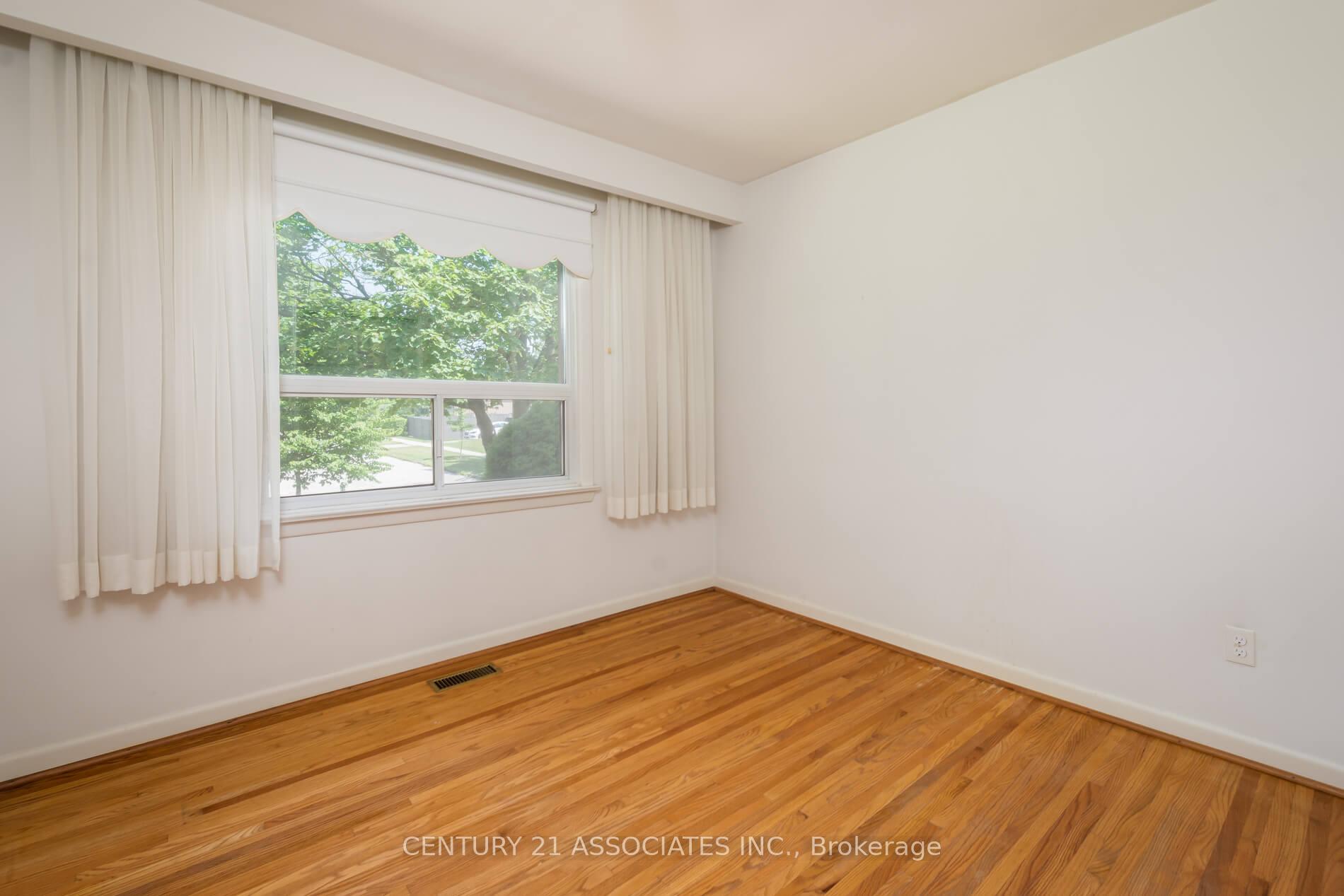 Photo 38 of 11 Drury Lane, Etobicoke, Humber Heights — HOMEH