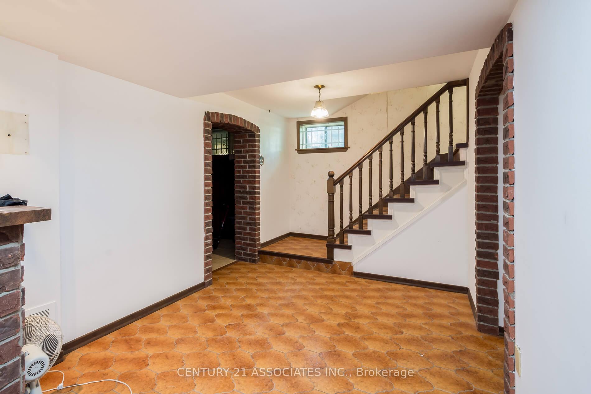 Photo 34 of 11 Drury Lane, Etobicoke, Humber Heights — HOMEH