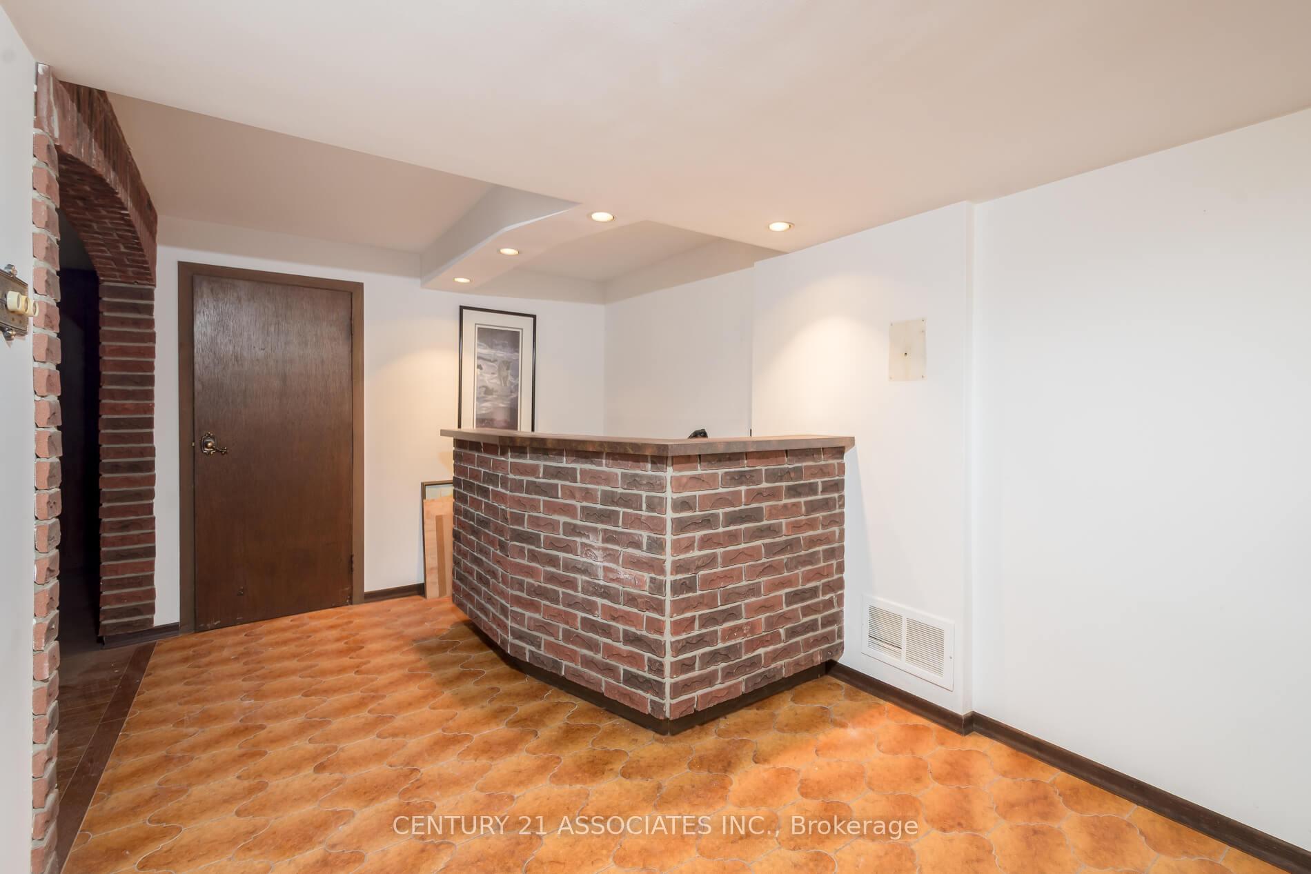 Photo 8 of 11 Drury Lane, Etobicoke, Humber Heights — HOMEH