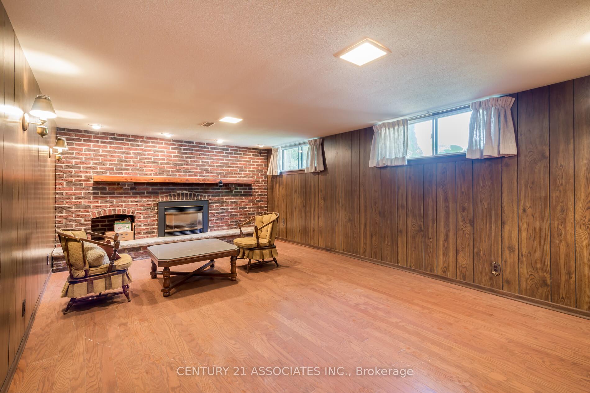 Photo 33 of 11 Drury Lane, Etobicoke, Humber Heights — HOMEH