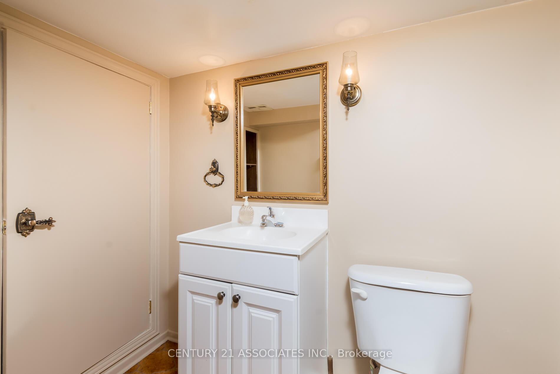 Photo 35 of 11 Drury Lane, Etobicoke, Humber Heights — HOMEH