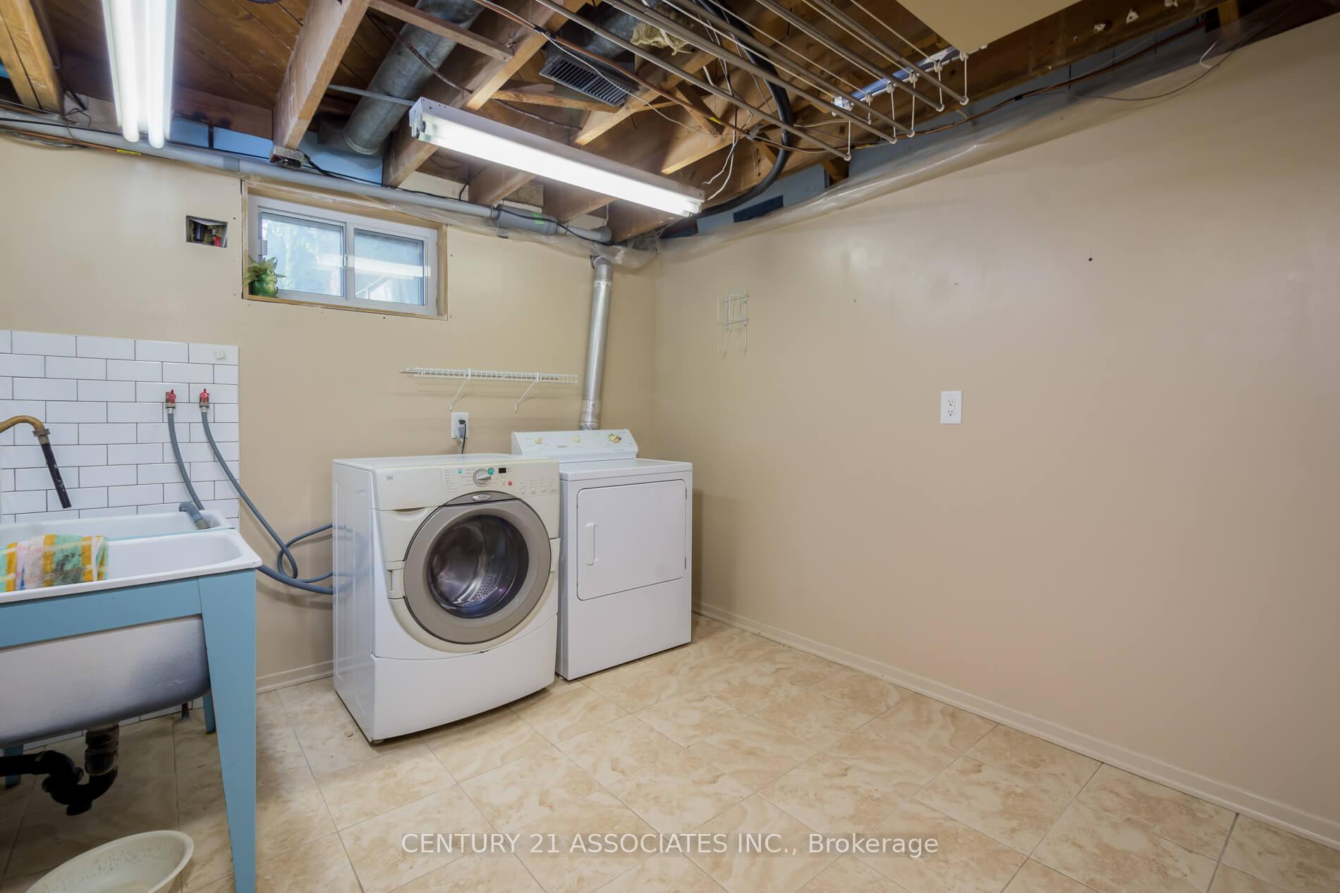Photo 18 of 11 Drury Lane, Etobicoke, Humber Heights — HOMEH