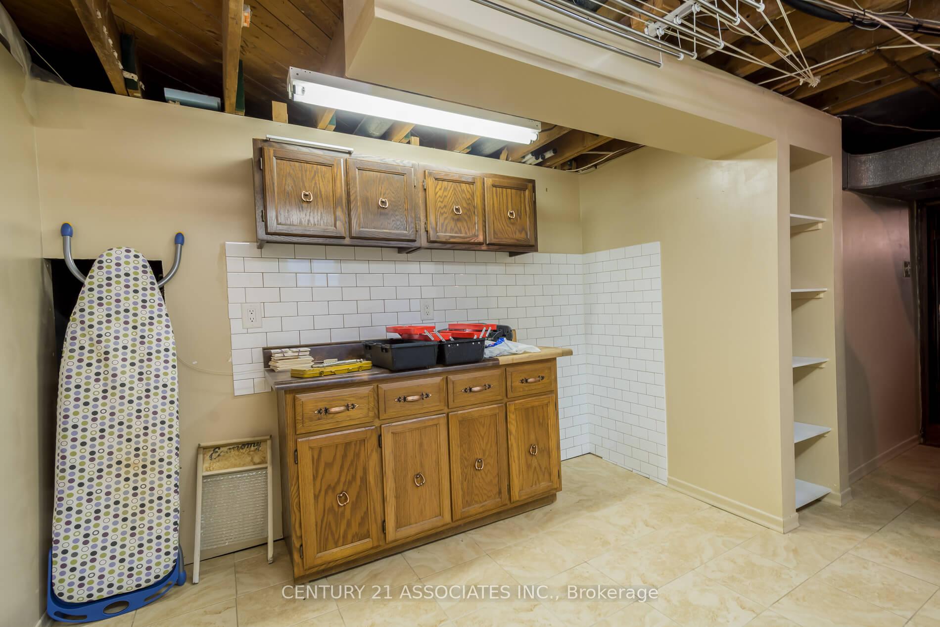 Photo 12 of 11 Drury Lane, Etobicoke, Humber Heights — HOMEH