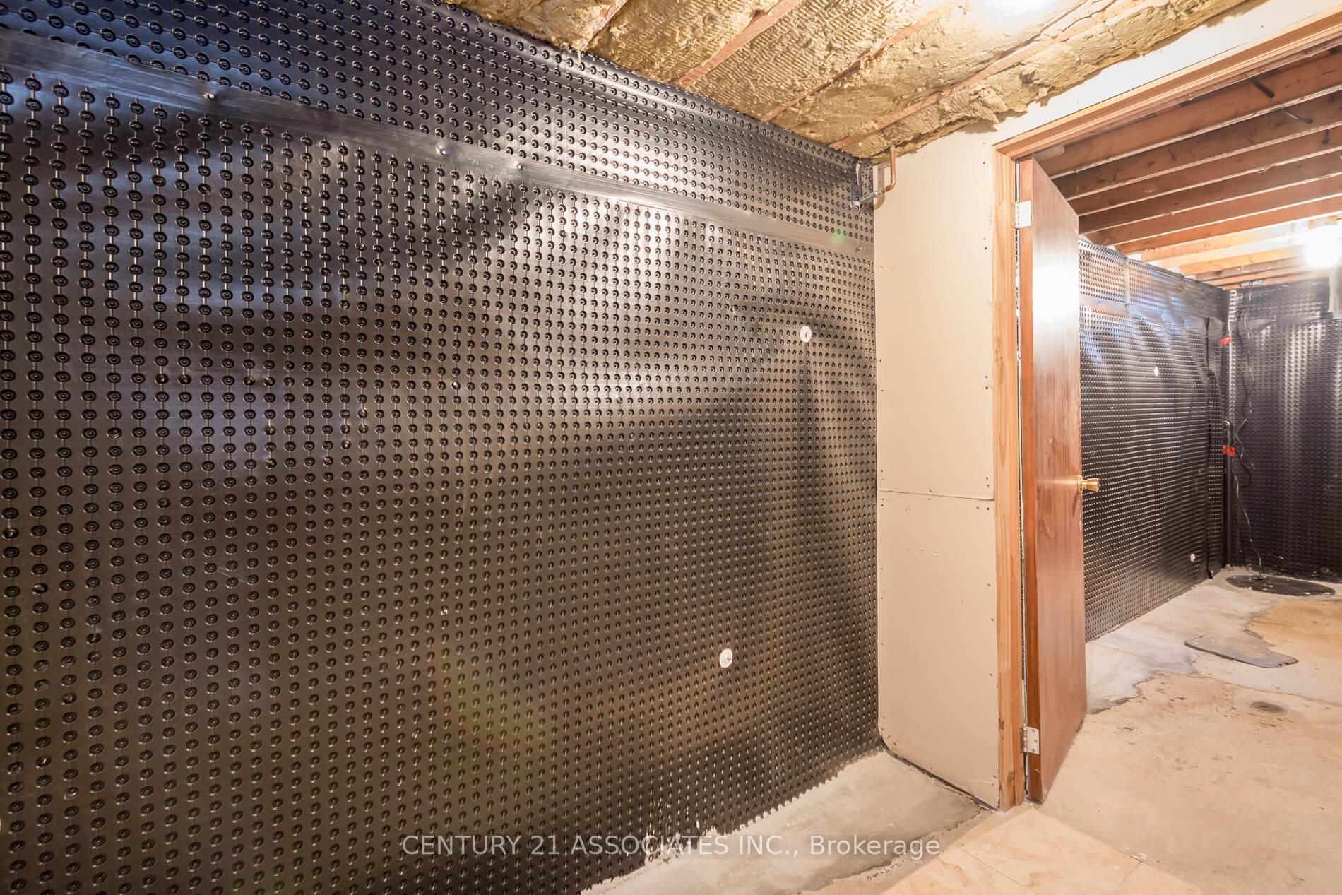 Photo 37 of 11 Drury Lane, Etobicoke, Humber Heights — HOMEH
