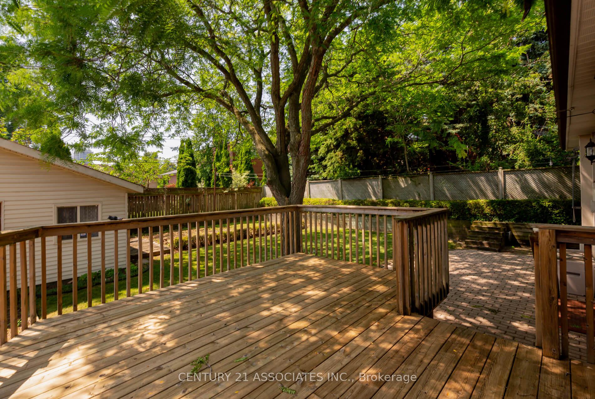 Photo 23 of 11 Drury Lane, Etobicoke, Humber Heights — HOMEH