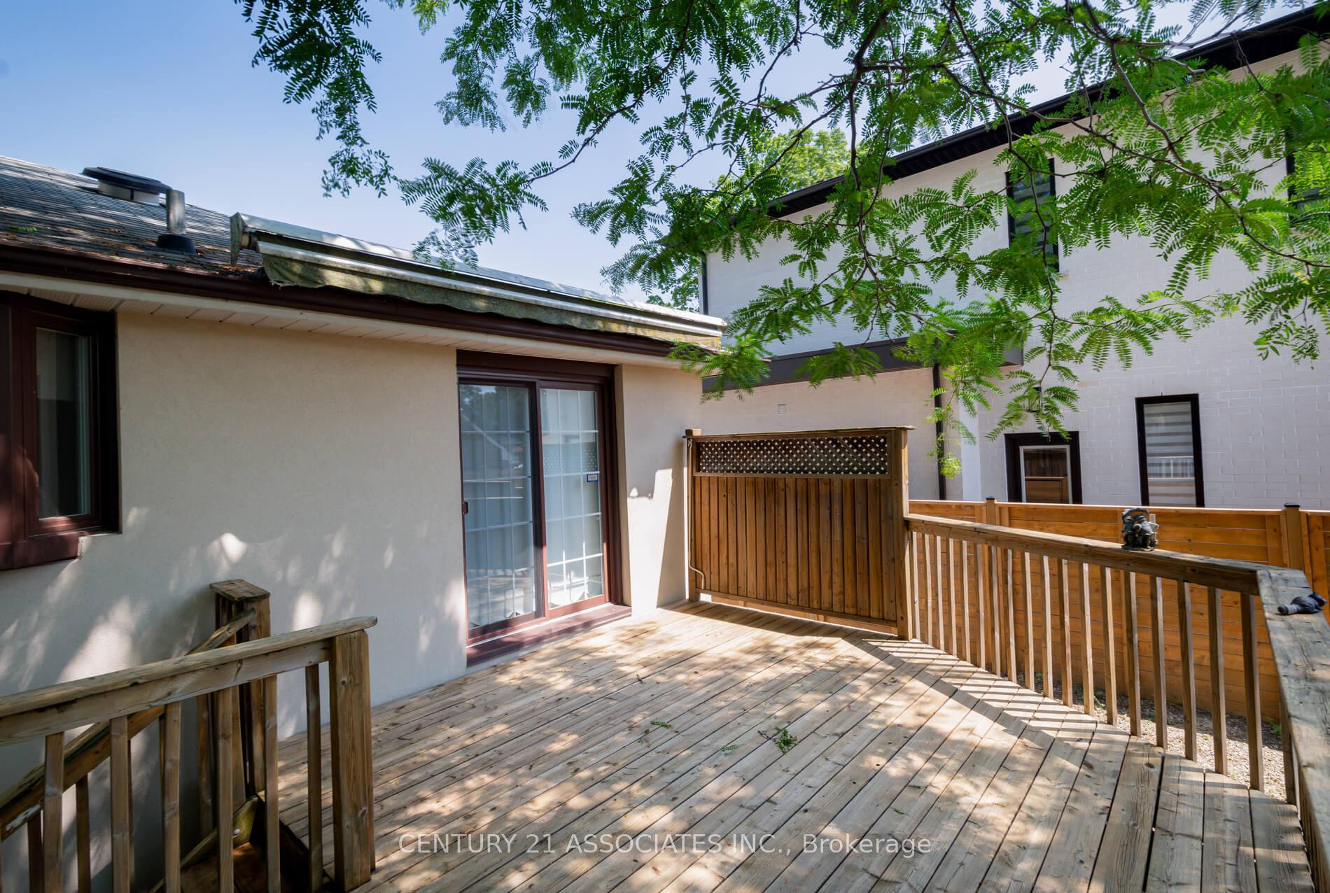 Photo 15 of 11 Drury Lane, Etobicoke, Humber Heights — HOMEH
