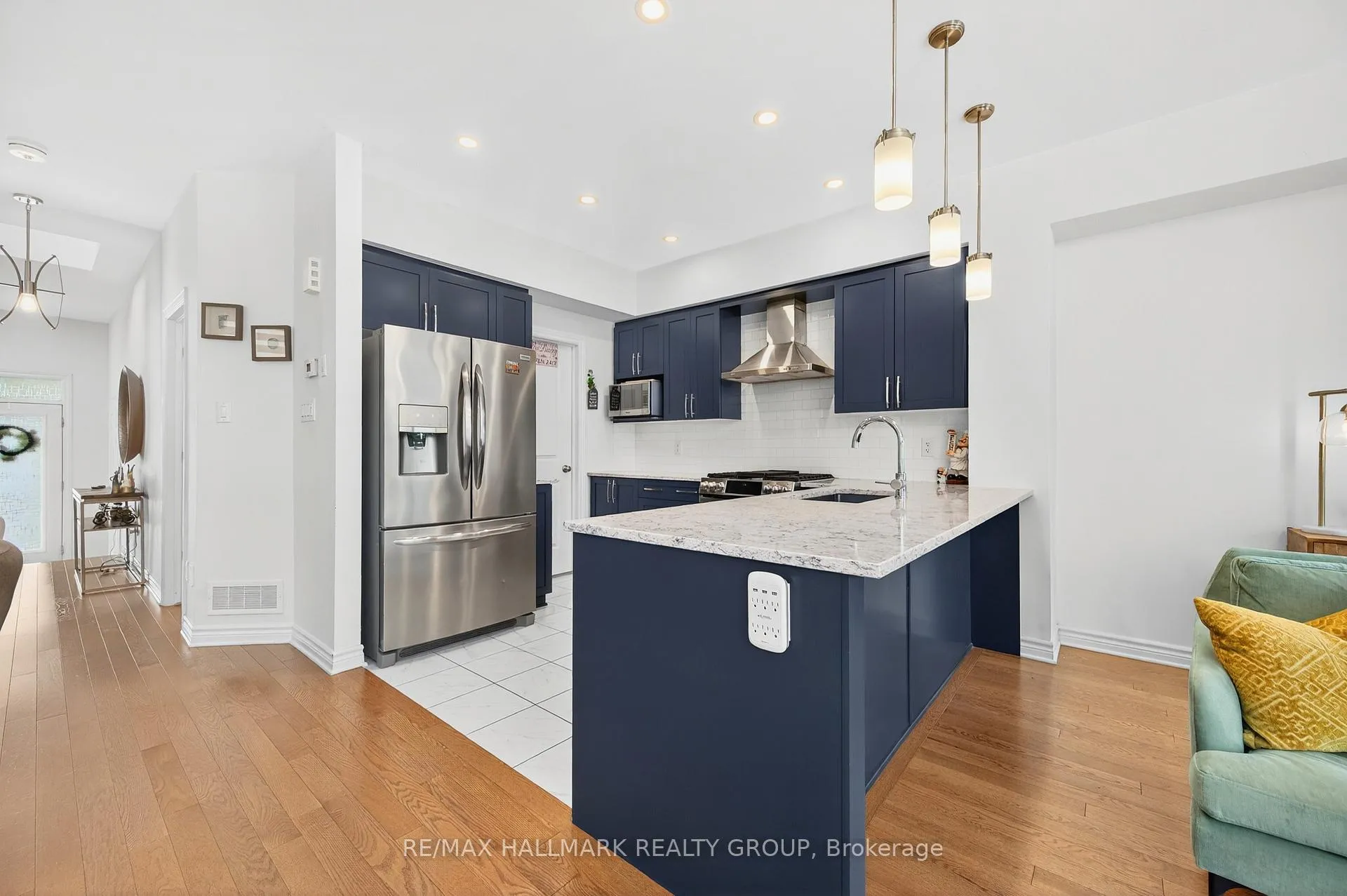 Photo 238 of 705 Capricorn Circle, Ottawa, Riverside South/Gloucester Glen — HOMEH