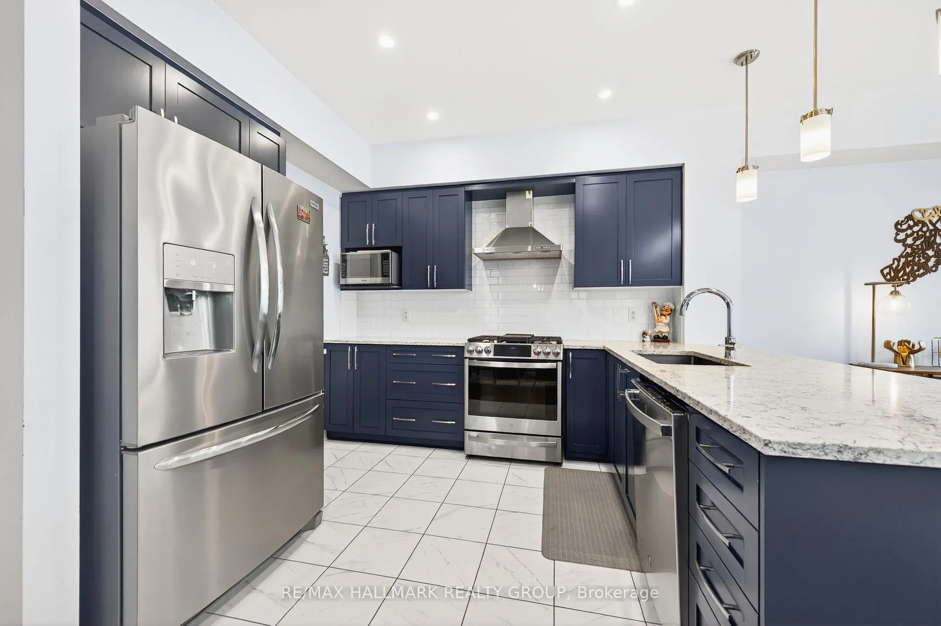 Photo 246 of 705 Capricorn Circle, Ottawa, Riverside South/Gloucester Glen — HOMEH
