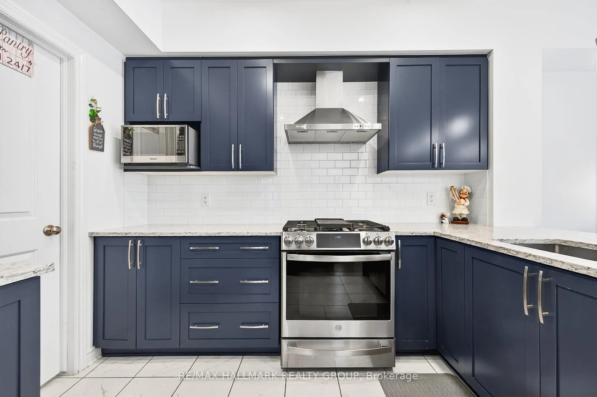 Photo 247 of 705 Capricorn Circle, Ottawa, Riverside South/Gloucester Glen — HOMEH