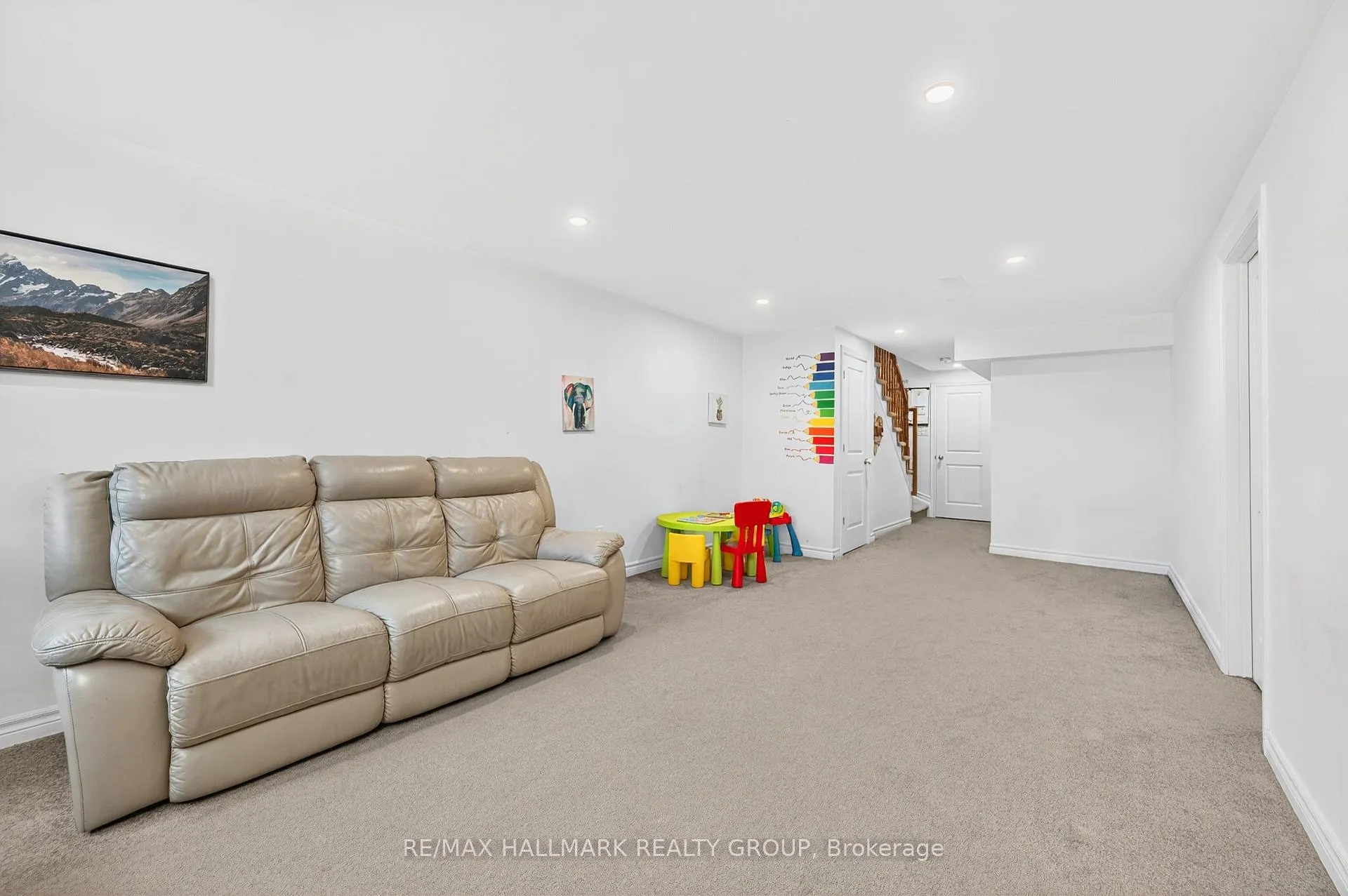 Photo 494 of 705 Capricorn Circle, Ottawa, Riverside South/Gloucester Glen — HOMEH