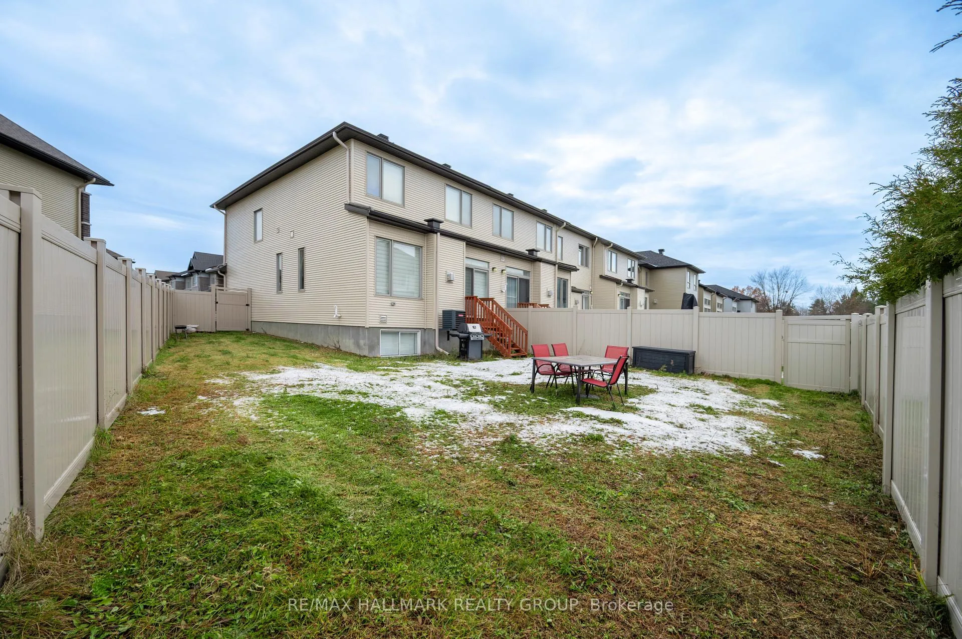 Photo 582 of 705 Capricorn Circle, Ottawa, Riverside South/Gloucester Glen — HOMEH
