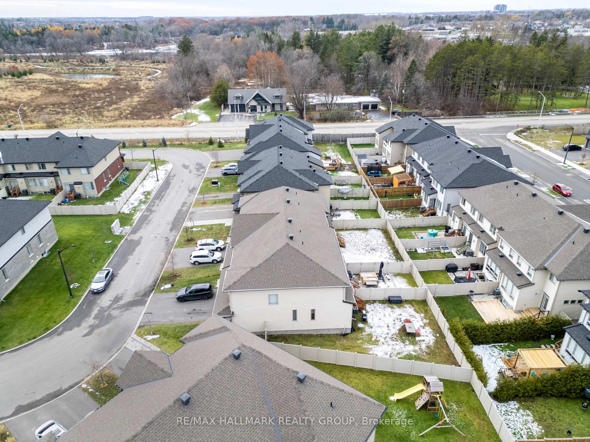 Photo 672 of 705 Capricorn Circle, Ottawa, Riverside South/Gloucester Glen — HOMEH