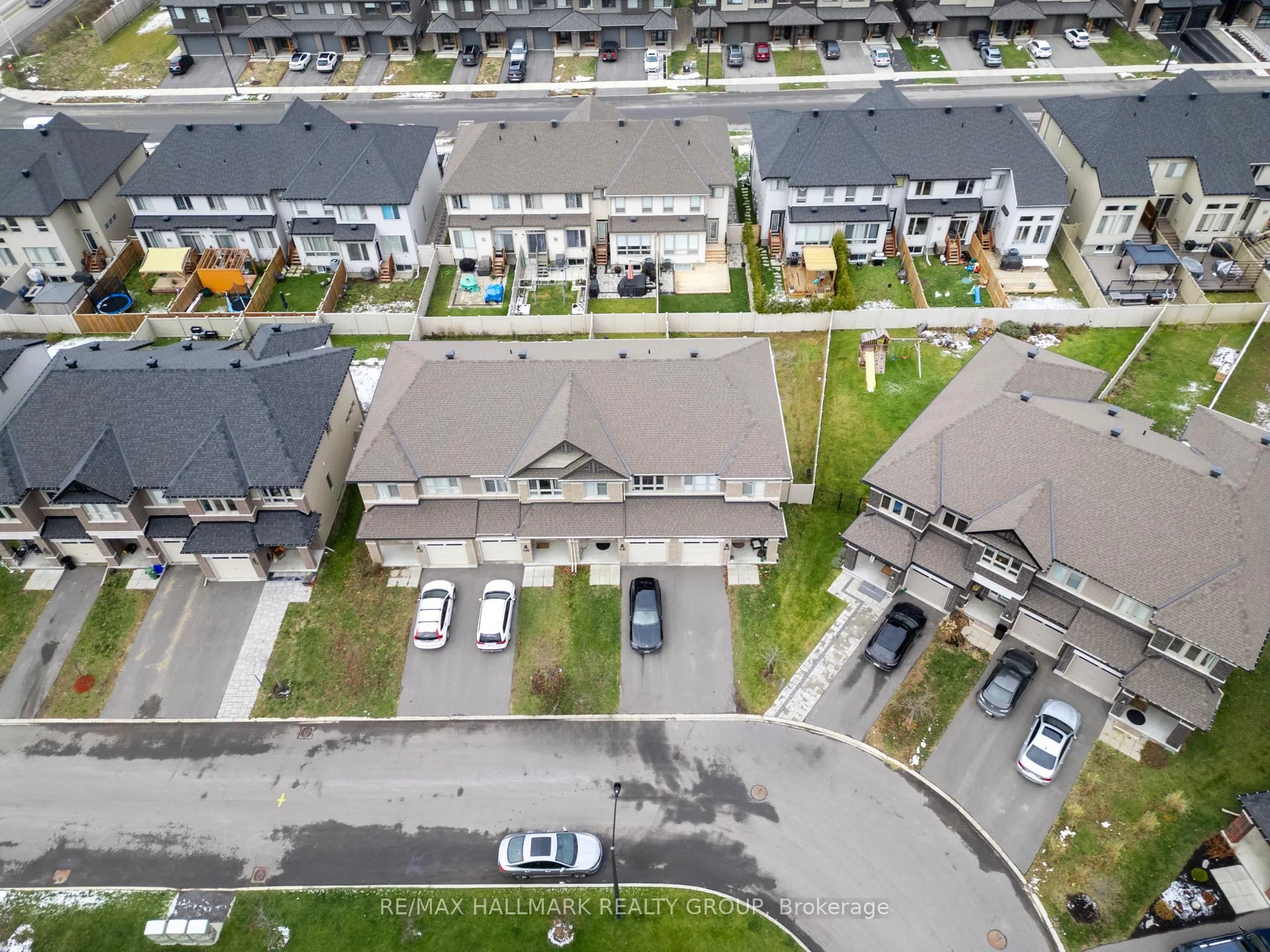 Photo 702 of 705 Capricorn Circle, Ottawa, Riverside South/Gloucester Glen — HOMEH