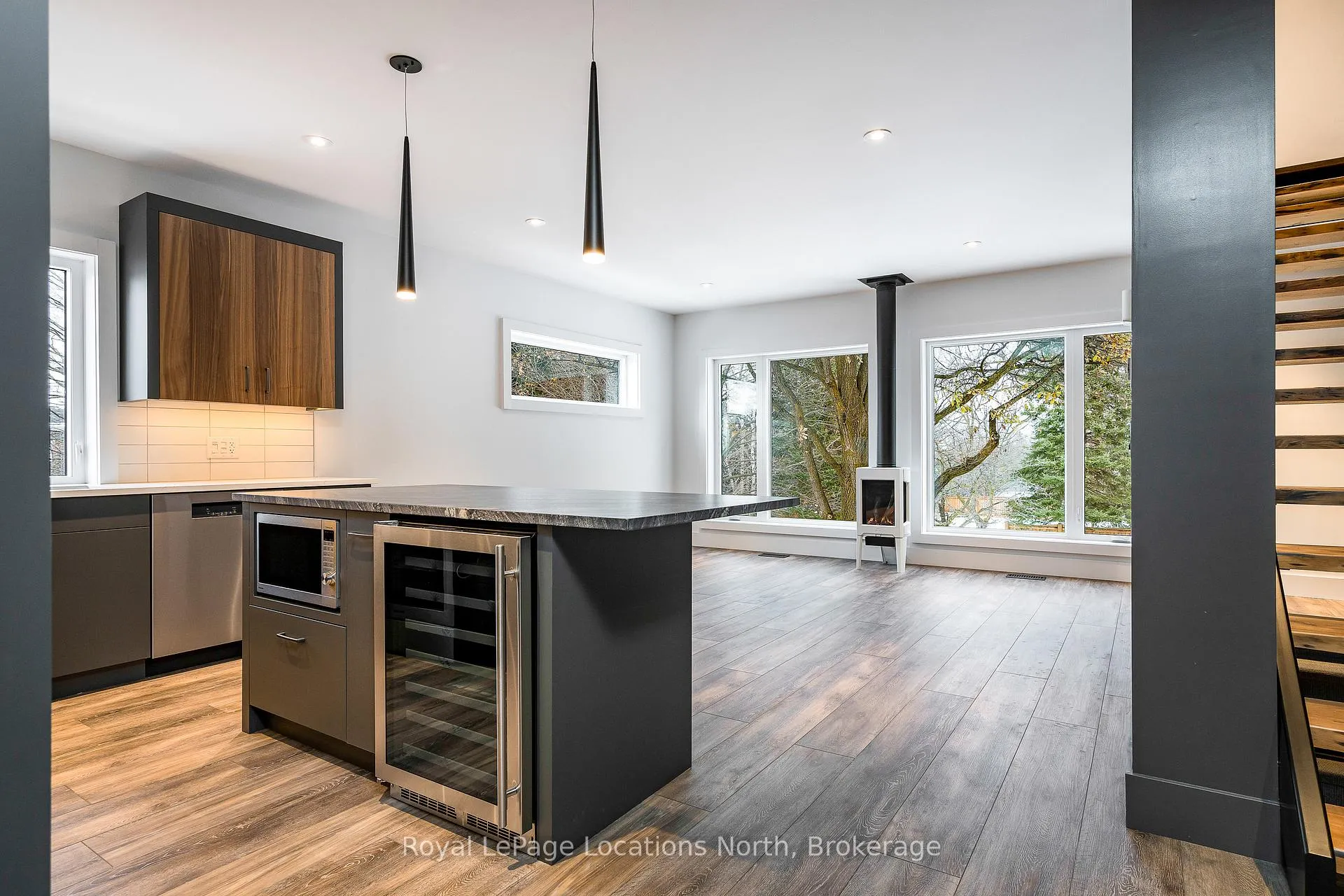 Photo 3 of Unit 4, 20 Alice Street E, Blue Mountains — HOMEH