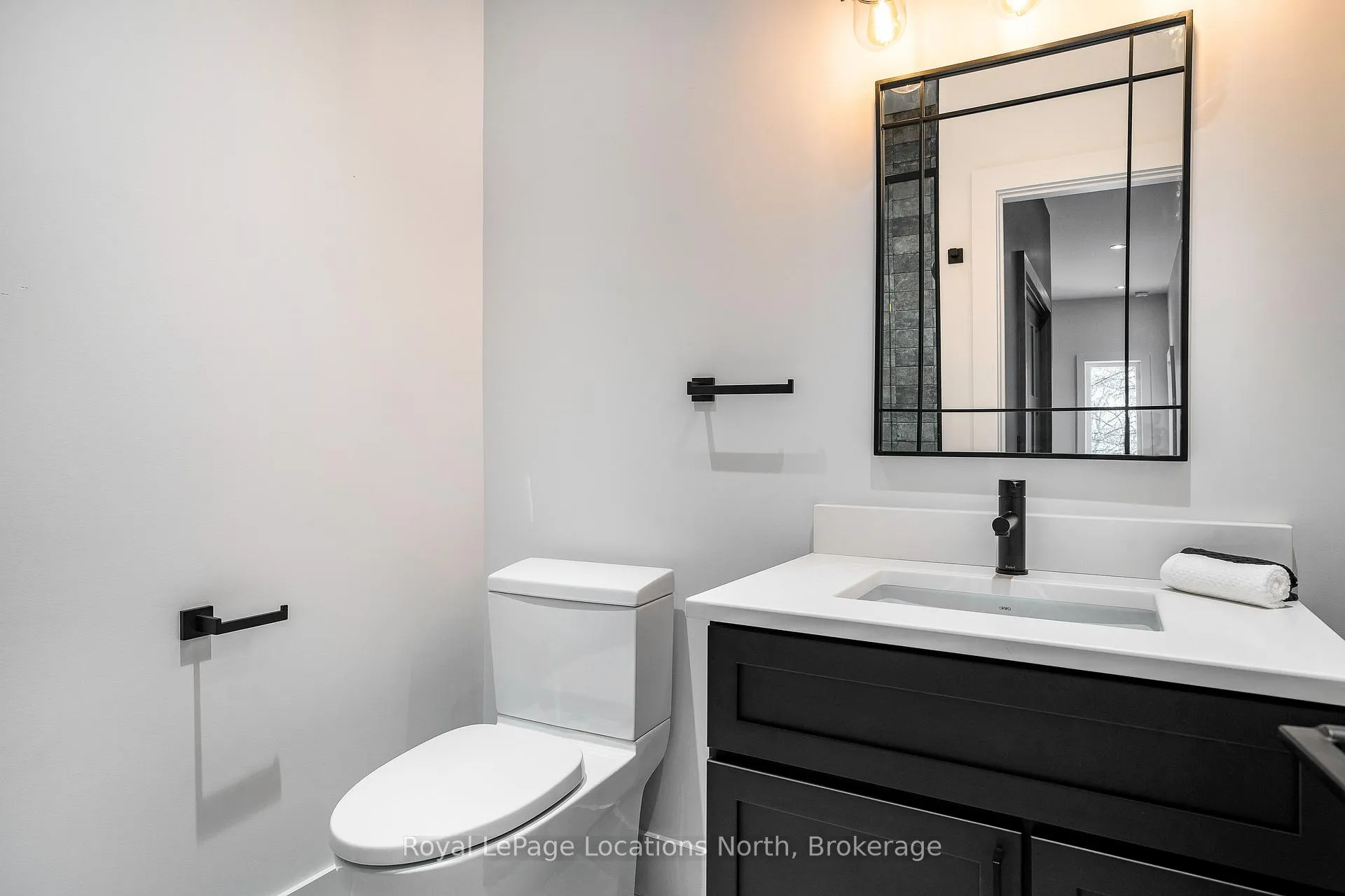 Photo 11 of Unit 4, 20 Alice Street E, Blue Mountains — HOMEH