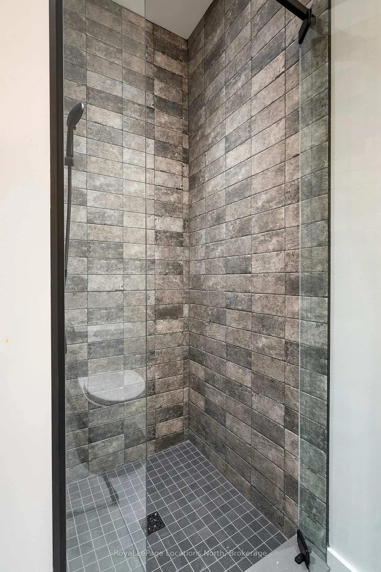 Photo 12 of Unit 4, 20 Alice Street E, Blue Mountains — HOMEH