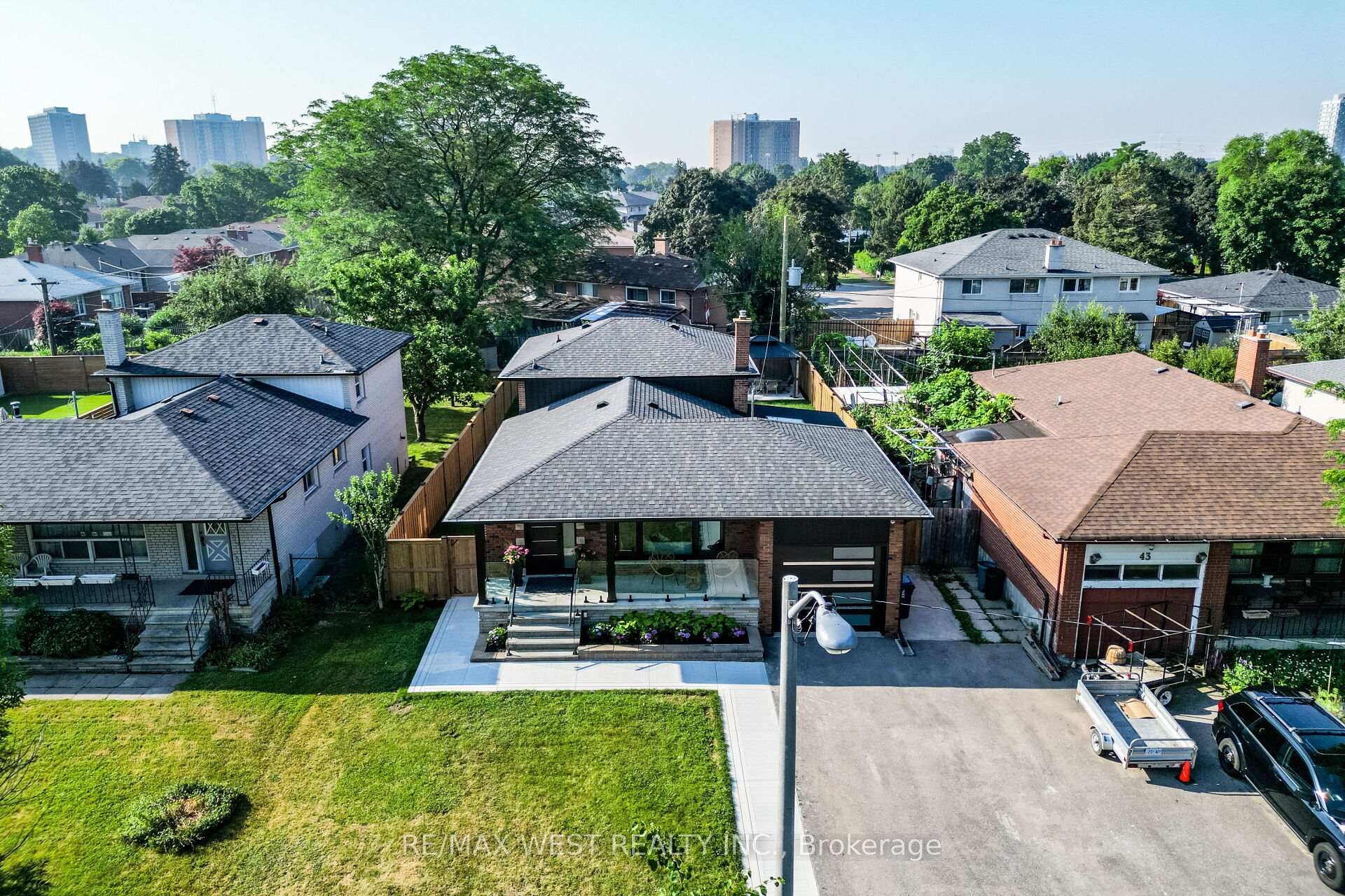 Photo 1 of 41 Ladbrooke Road, Etobicoke, Willowridge-Martingrove-Richview — HOMEH