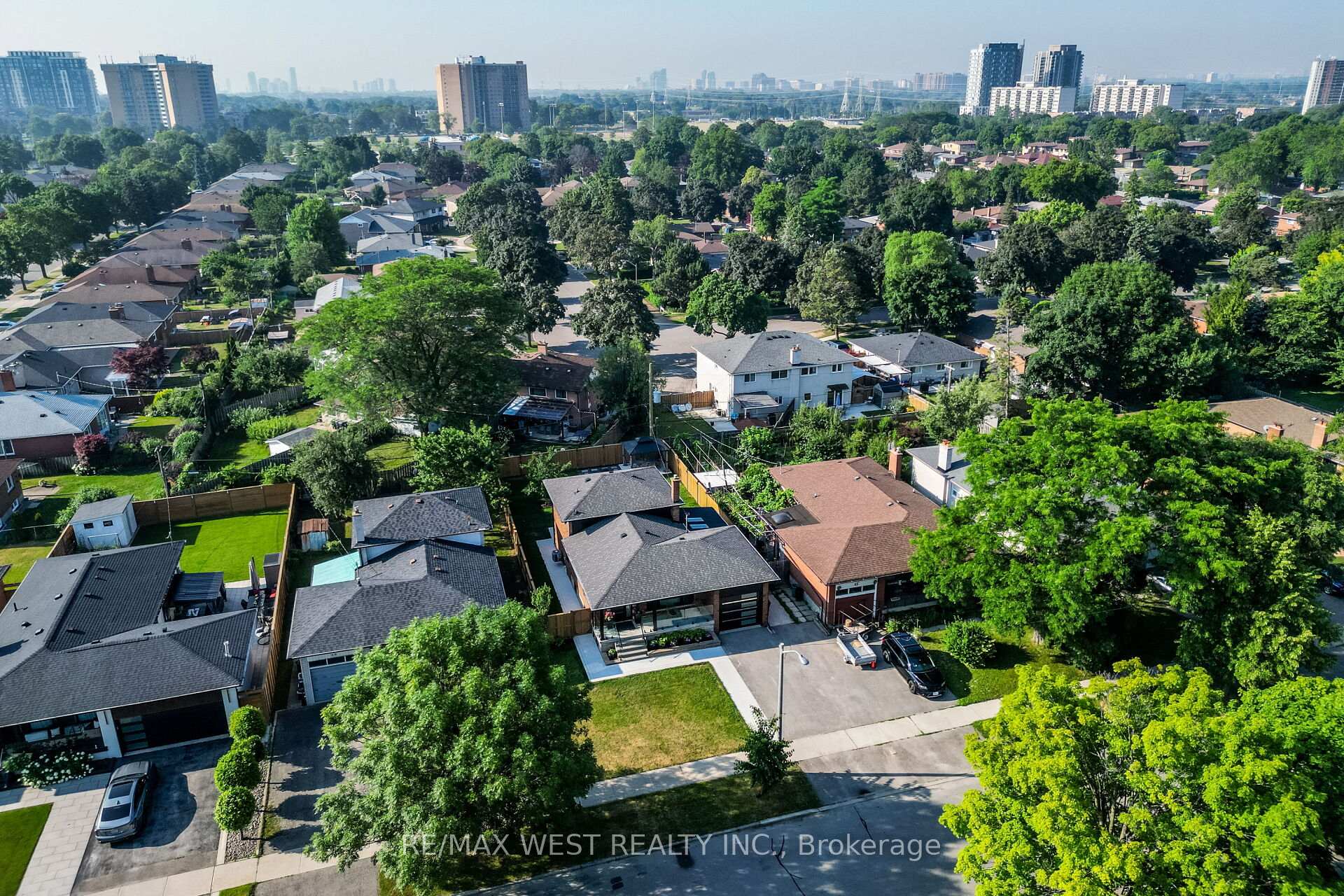 Photo 23 of 41 Ladbrooke Road, Etobicoke, Willowridge-Martingrove-Richview — HOMEH