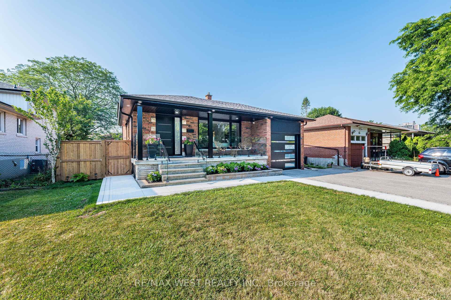 Photo 11 of 41 Ladbrooke Road, Etobicoke, Willowridge-Martingrove-Richview — HOMEH
