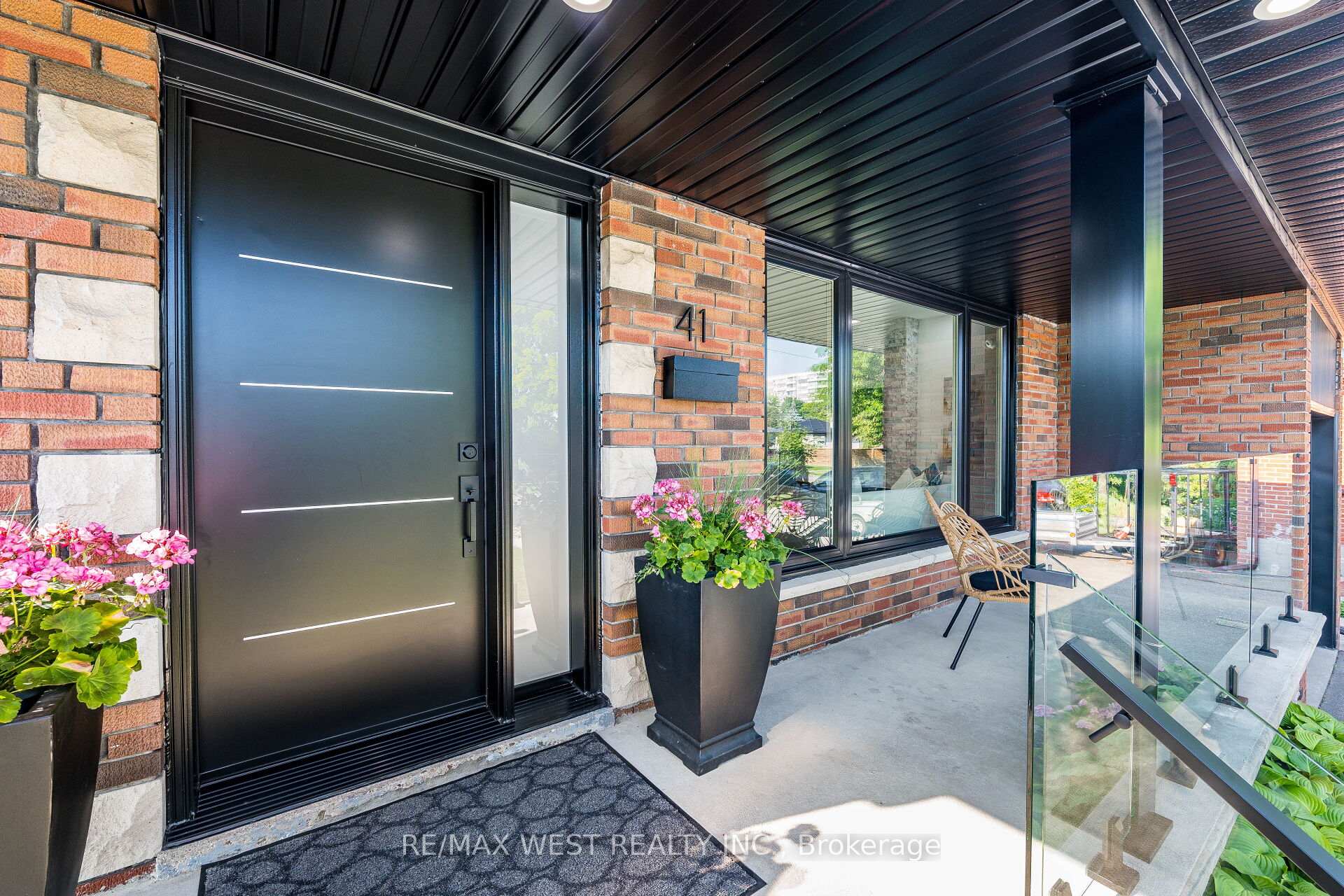 Photo 6 of 41 Ladbrooke Road, Etobicoke, Willowridge-Martingrove-Richview — HOMEH