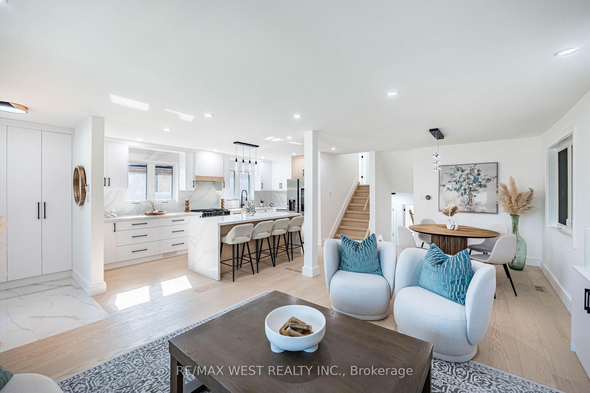 Photo 3 of 41 Ladbrooke Road, Etobicoke, Willowridge-Martingrove-Richview — HOMEH