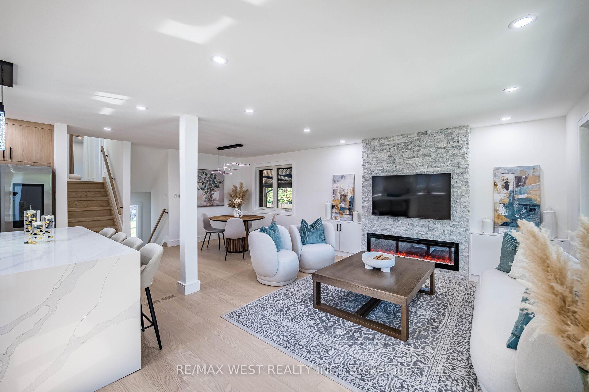 Photo 2 of 41 Ladbrooke Road, Etobicoke, Willowridge-Martingrove-Richview — HOMEH
