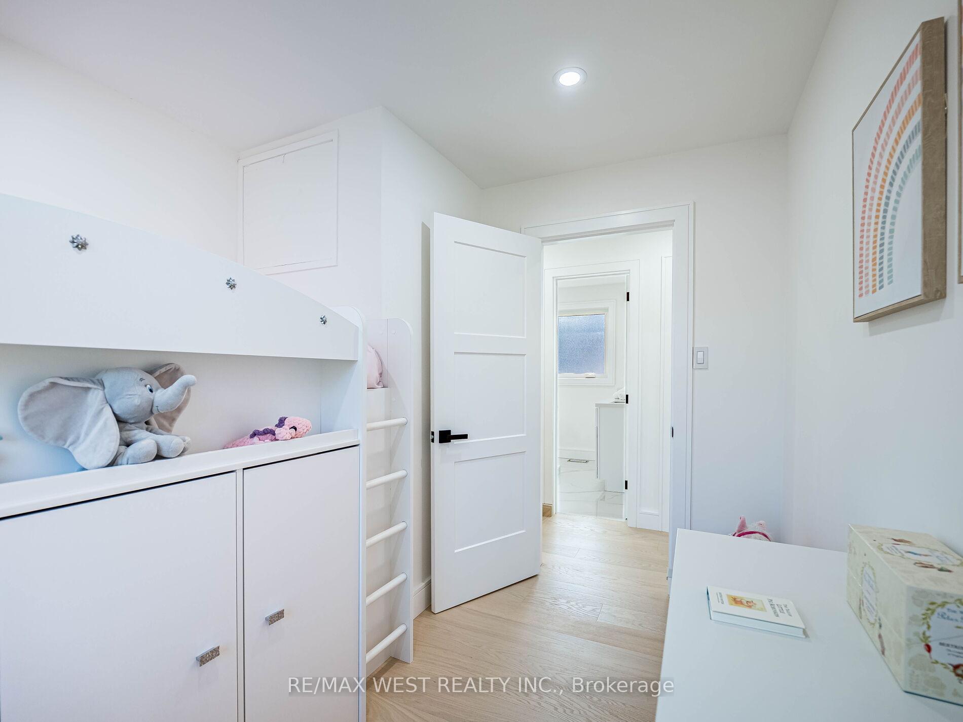Photo 15 of 41 Ladbrooke Road, Etobicoke, Willowridge-Martingrove-Richview — HOMEH