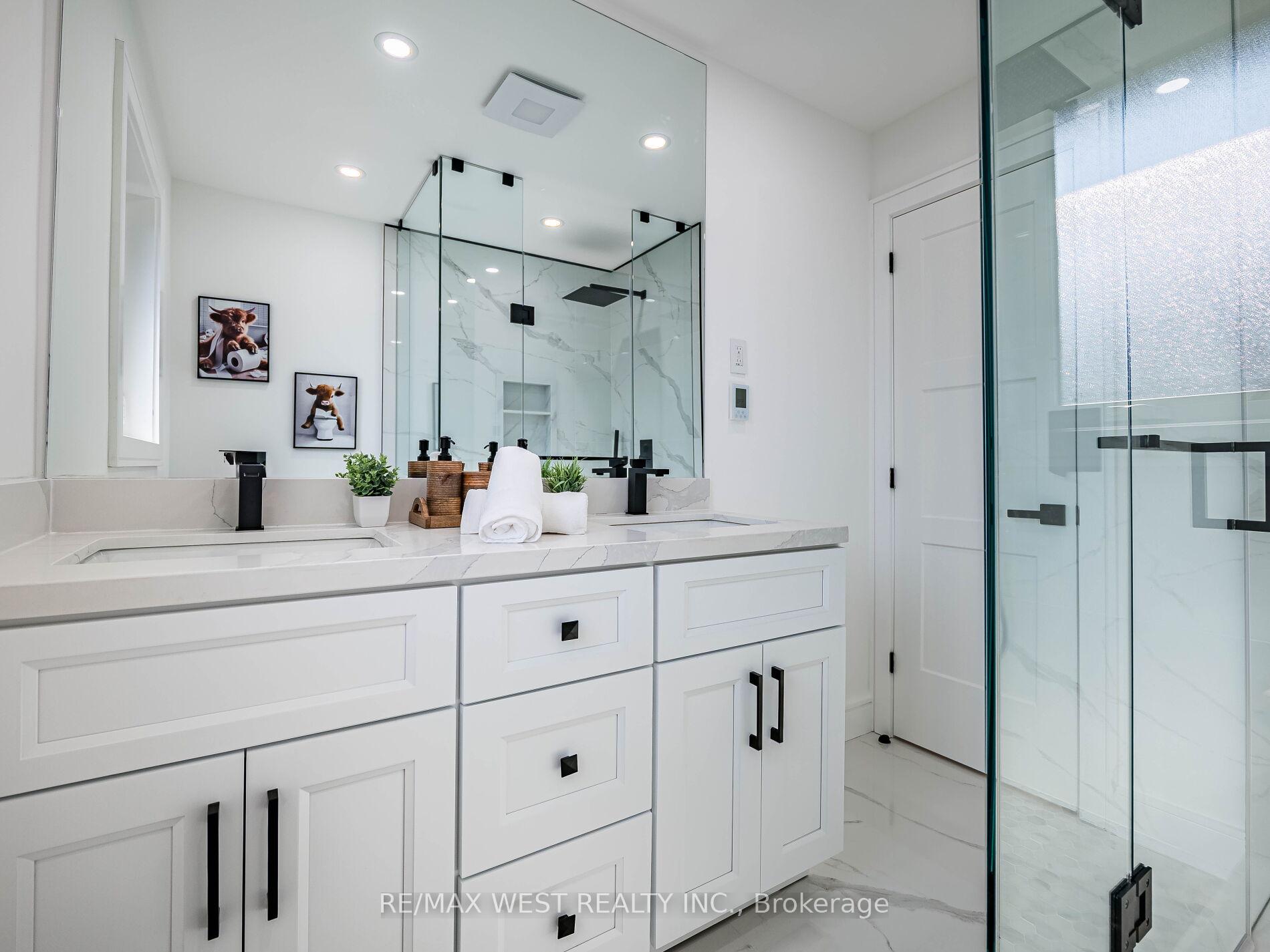 Photo 39 of 41 Ladbrooke Road, Etobicoke, Willowridge-Martingrove-Richview — HOMEH