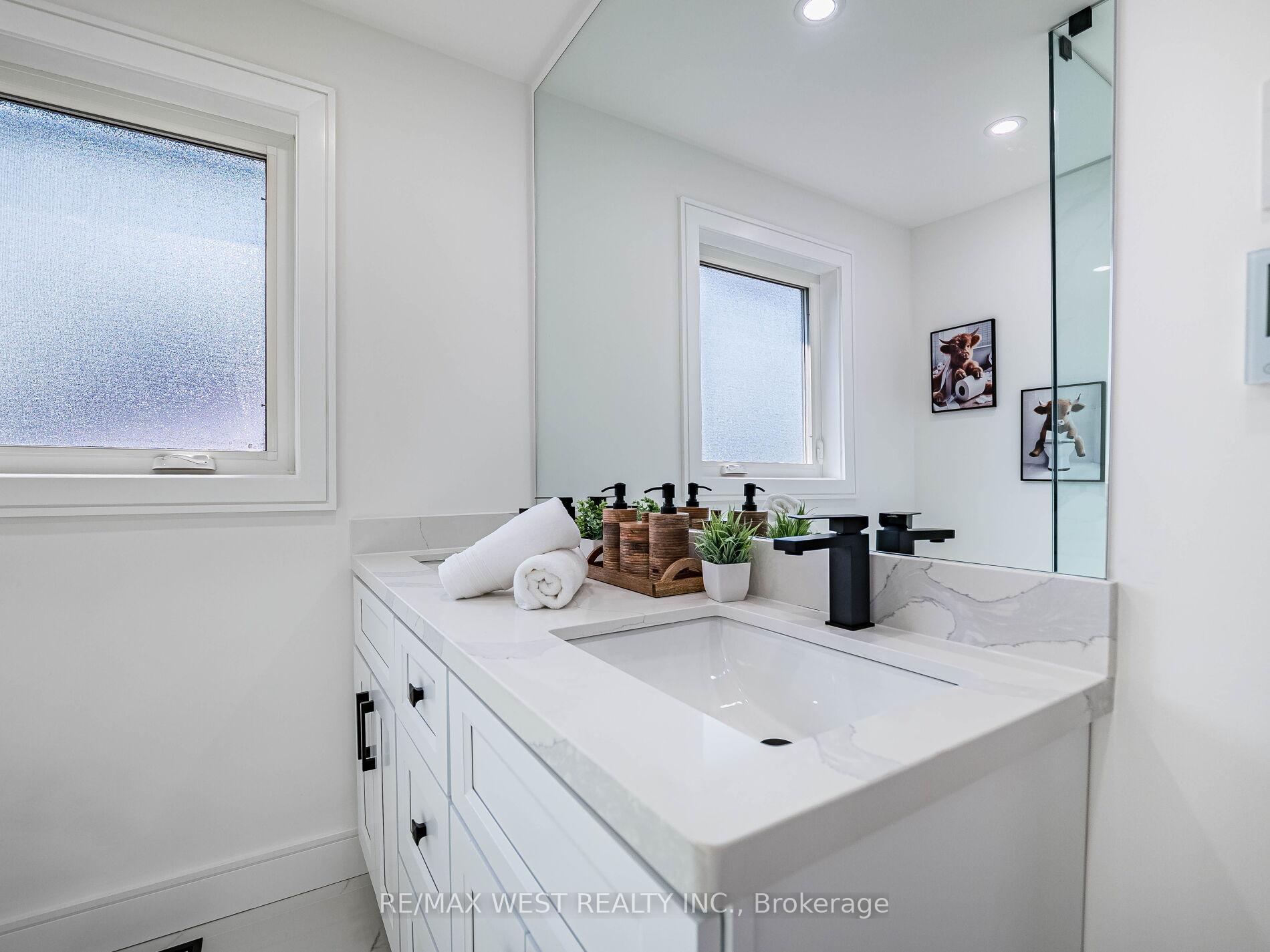 Photo 18 of 41 Ladbrooke Road, Etobicoke, Willowridge-Martingrove-Richview — HOMEH