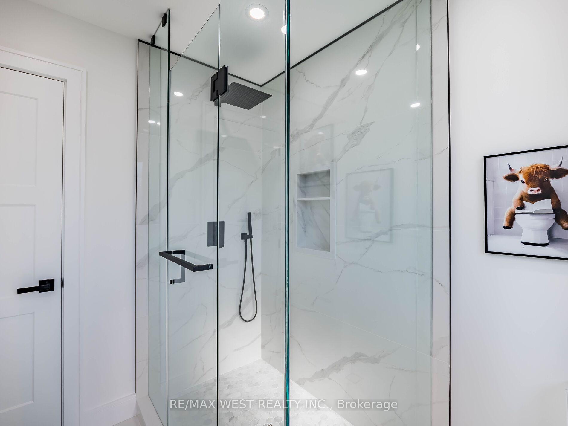Photo 20 of 41 Ladbrooke Road, Etobicoke, Willowridge-Martingrove-Richview — HOMEH
