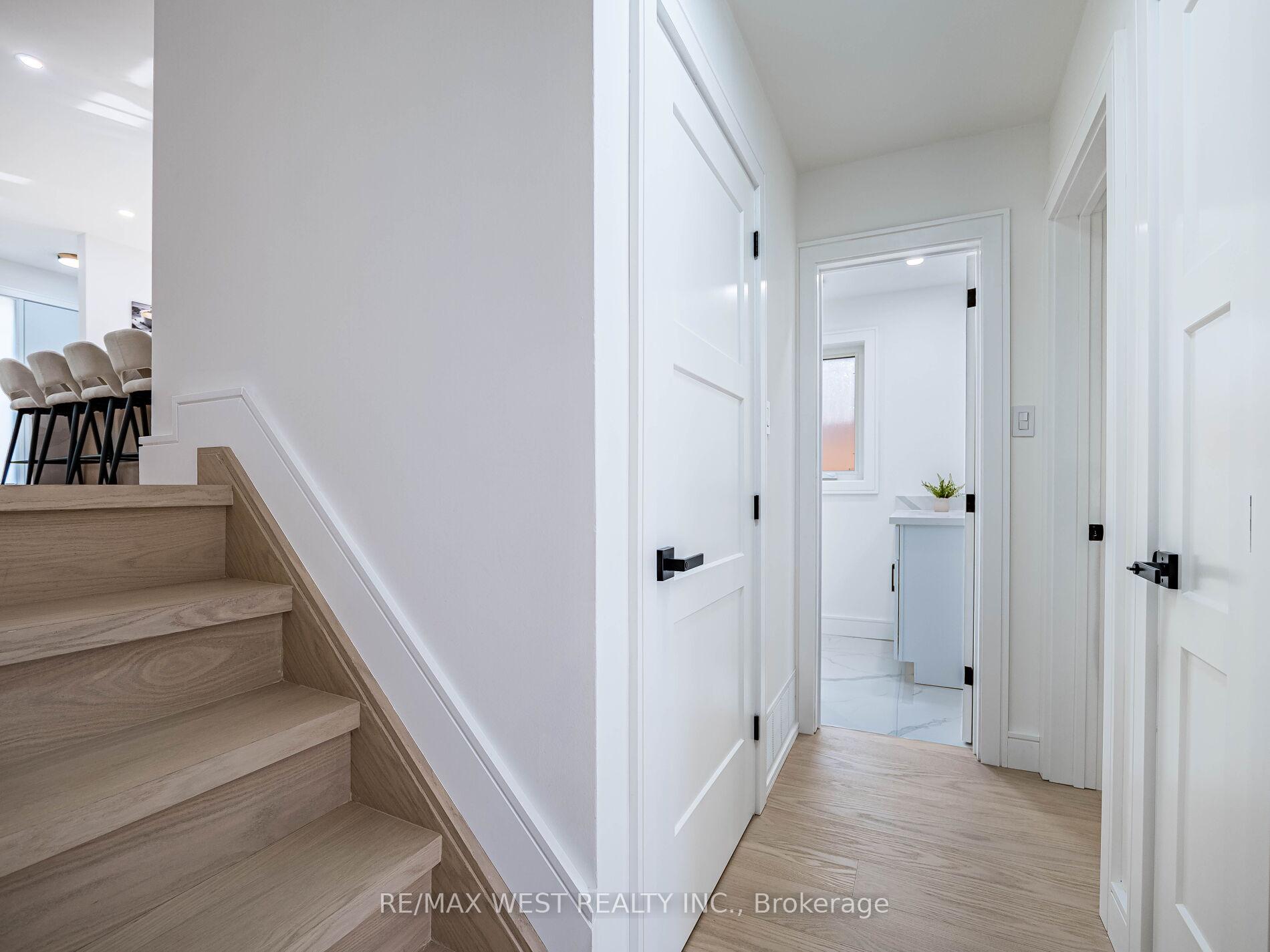 Photo 19 of 41 Ladbrooke Road, Etobicoke, Willowridge-Martingrove-Richview — HOMEH