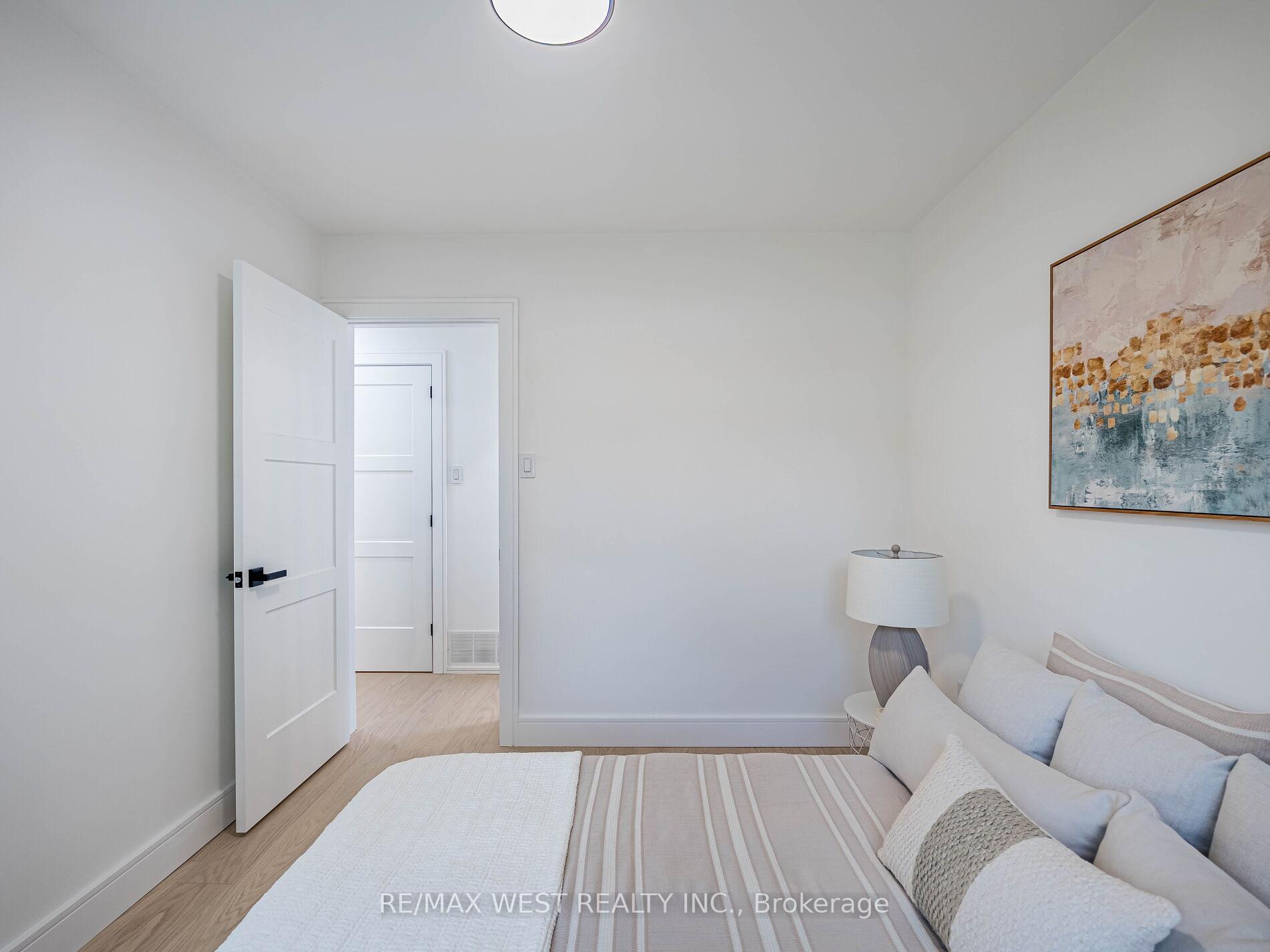 Photo 27 of 41 Ladbrooke Road, Etobicoke, Willowridge-Martingrove-Richview — HOMEH