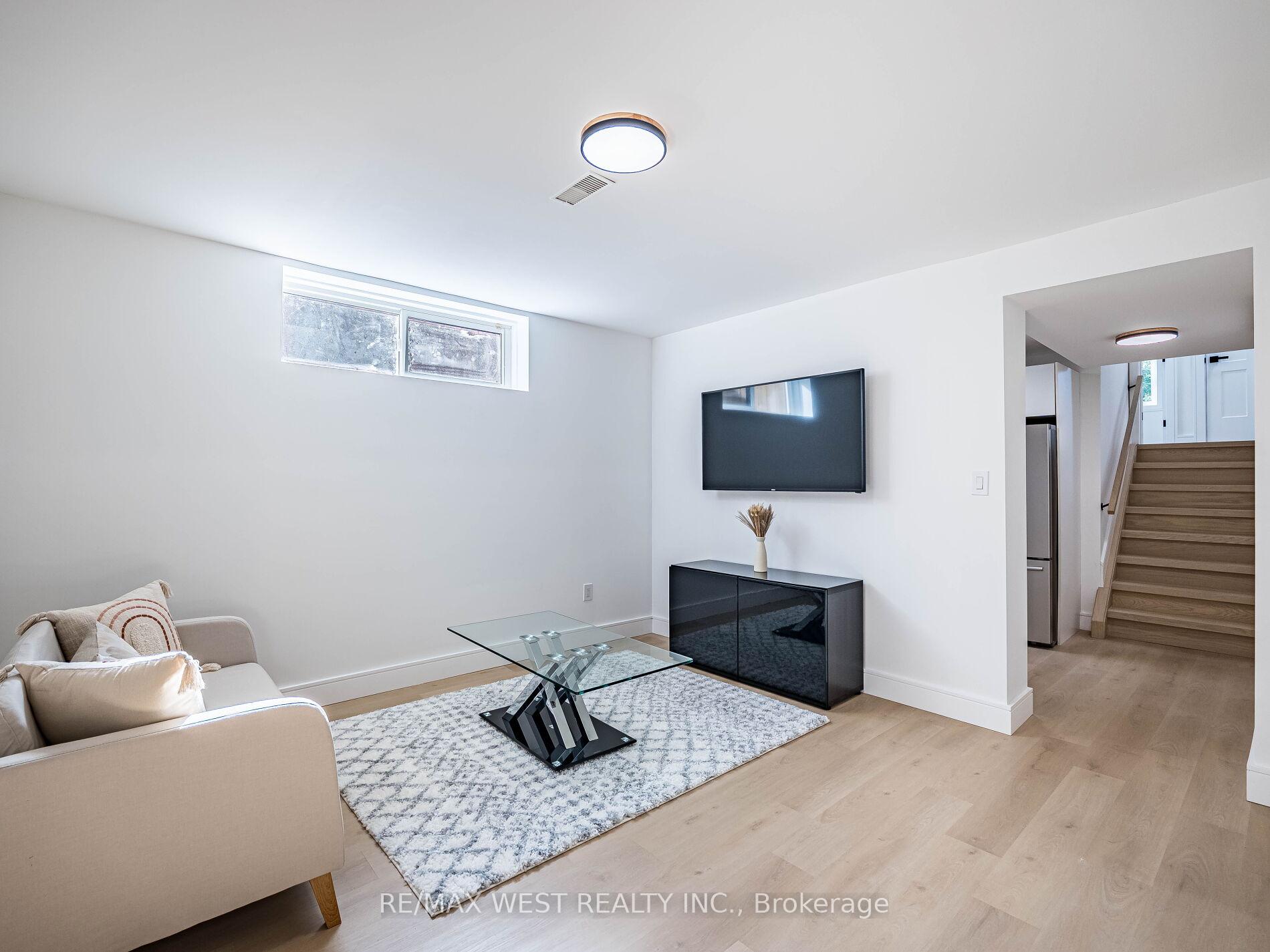 Photo 21 of 41 Ladbrooke Road, Etobicoke, Willowridge-Martingrove-Richview — HOMEH