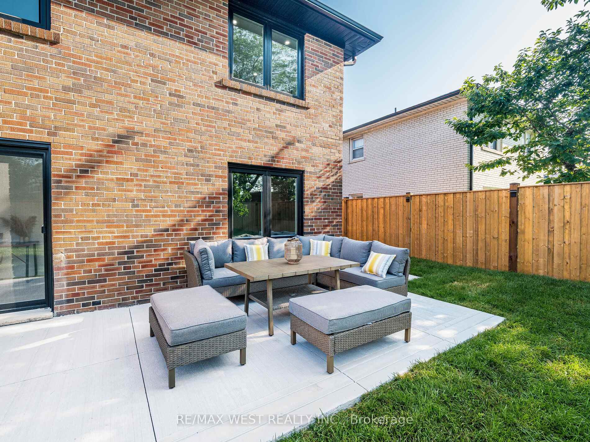 Photo 41 of 41 Ladbrooke Road, Etobicoke, Willowridge-Martingrove-Richview — HOMEH