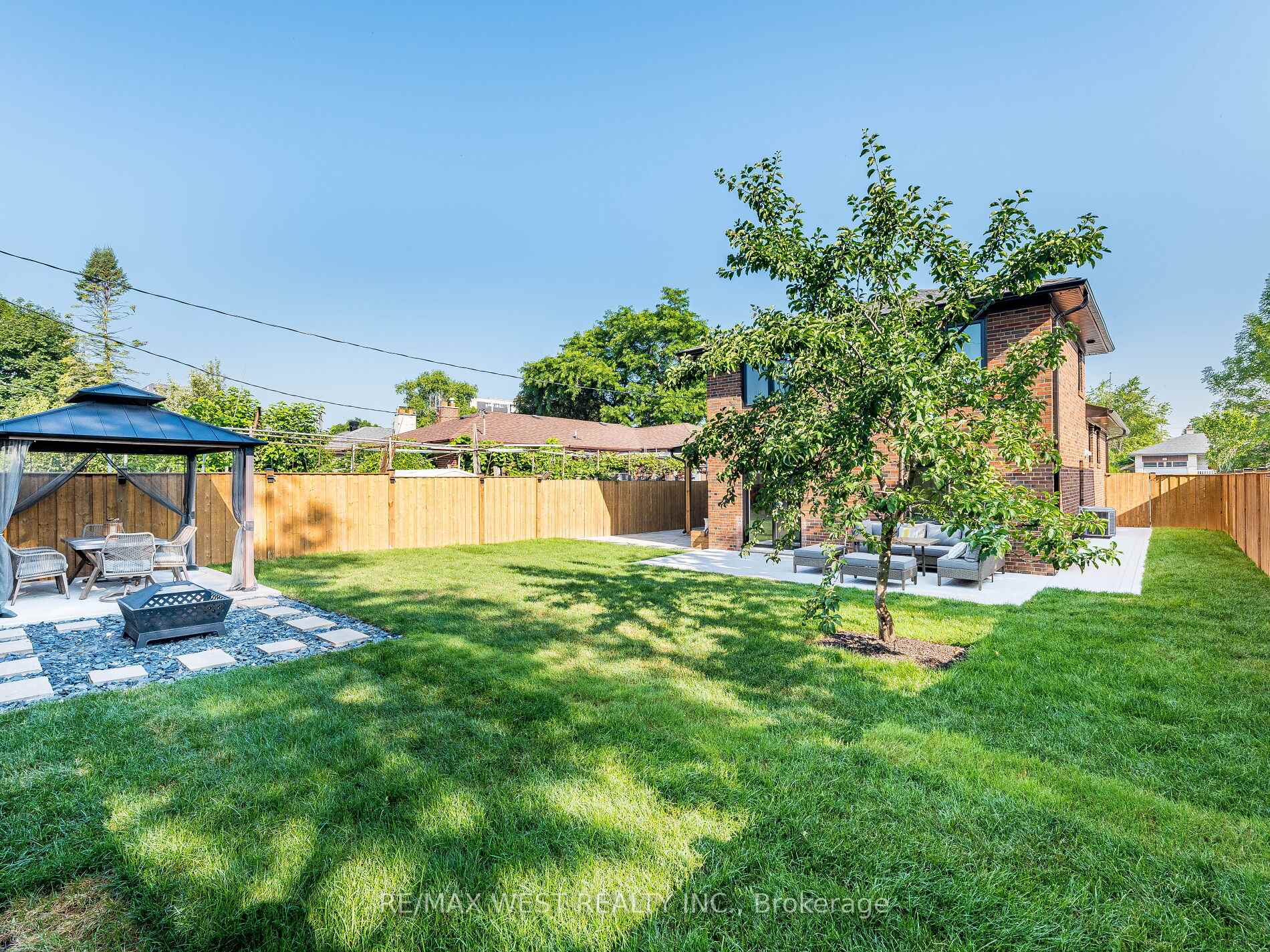 Photo 32 of 41 Ladbrooke Road, Etobicoke, Willowridge-Martingrove-Richview — HOMEH