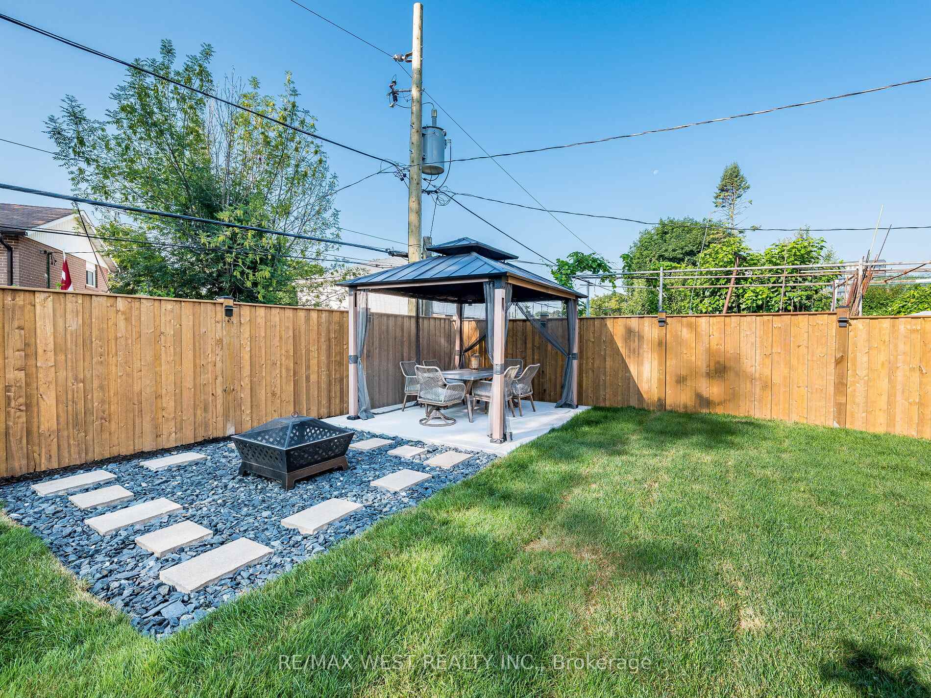 Photo 33 of 41 Ladbrooke Road, Etobicoke, Willowridge-Martingrove-Richview — HOMEH