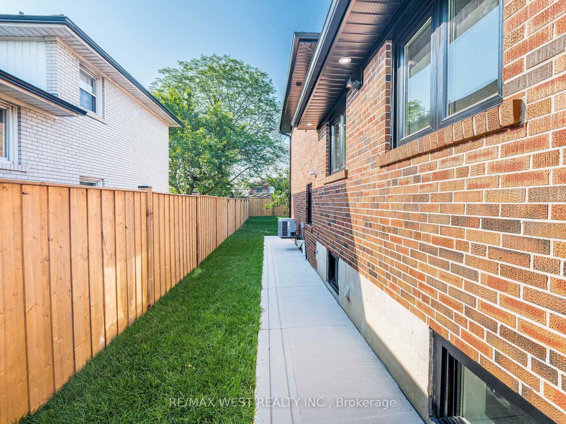 Photo 44 of 41 Ladbrooke Road, Etobicoke, Willowridge-Martingrove-Richview — HOMEH
