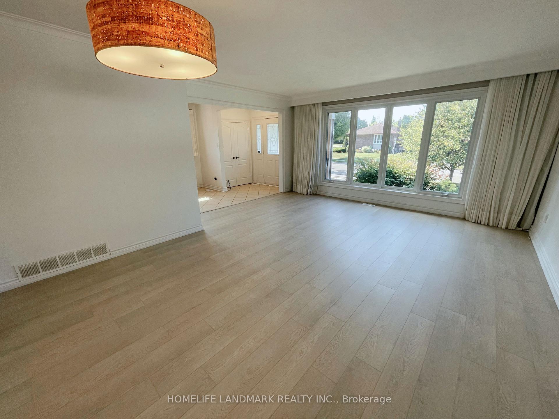 Photo 7 of 81 Celestine Drive, Etobicoke, Willowridge-Martingrove-Richview — HOMEH
