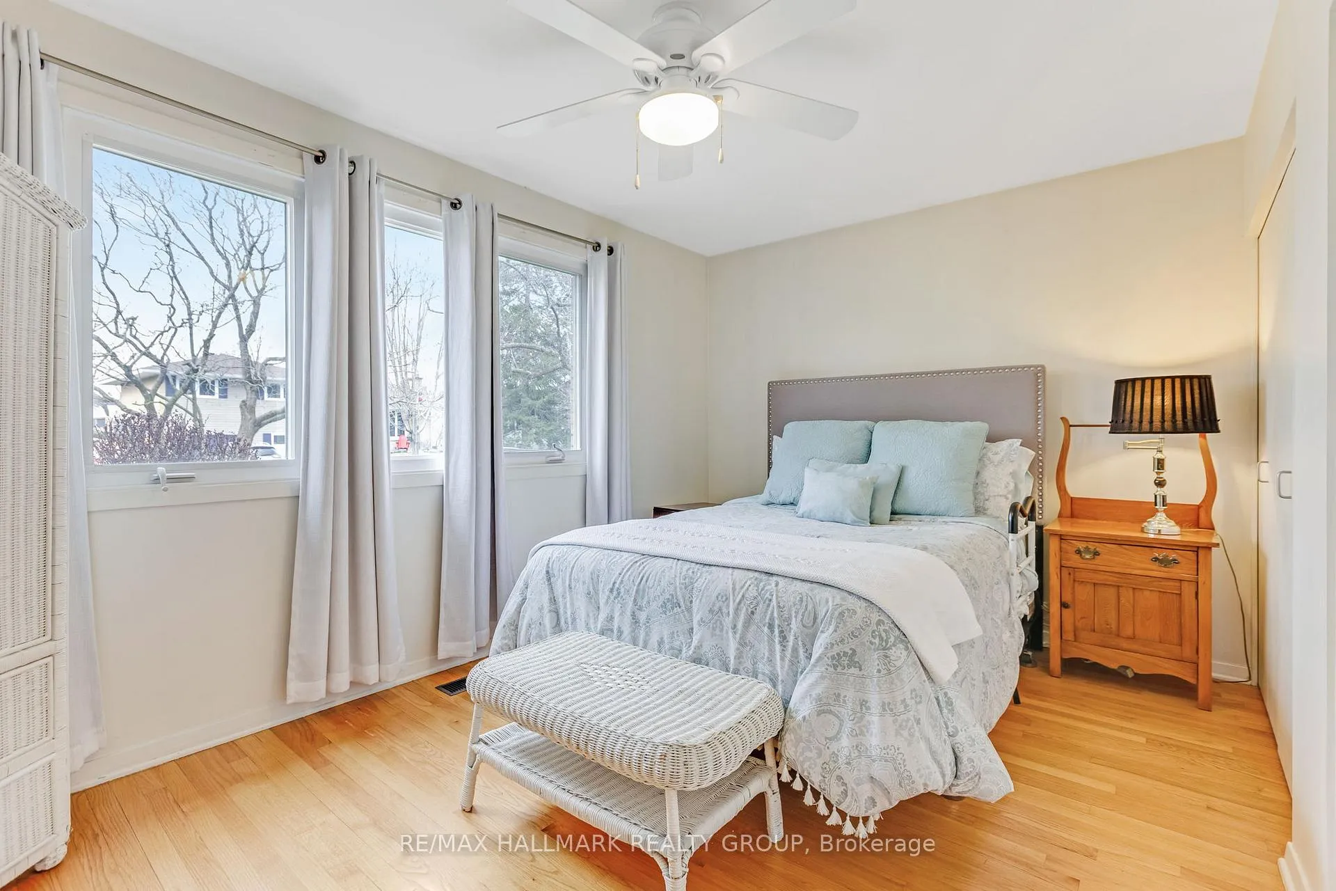 Photo 231 of 1055 Wiseman Crescent, Ottawa, Riverside Park — HOMEH