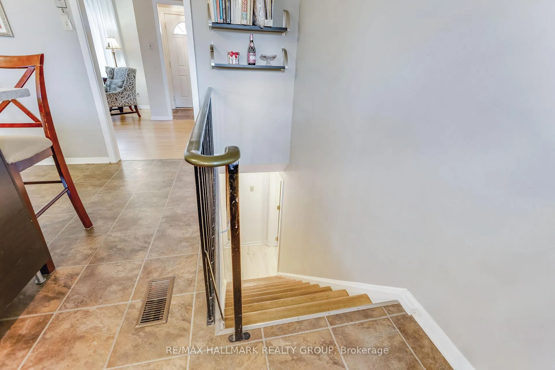 Photo 414 of 1055 Wiseman Crescent, Ottawa, Riverside Park — HOMEH